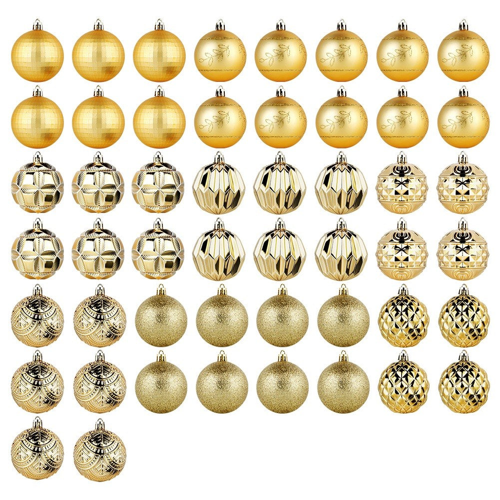 Conjunto de adornos dorados de Navidad. Varios diseños incluyen esferas lisas, estampadas y facetadas, perfectas para decoraciones navideñas.