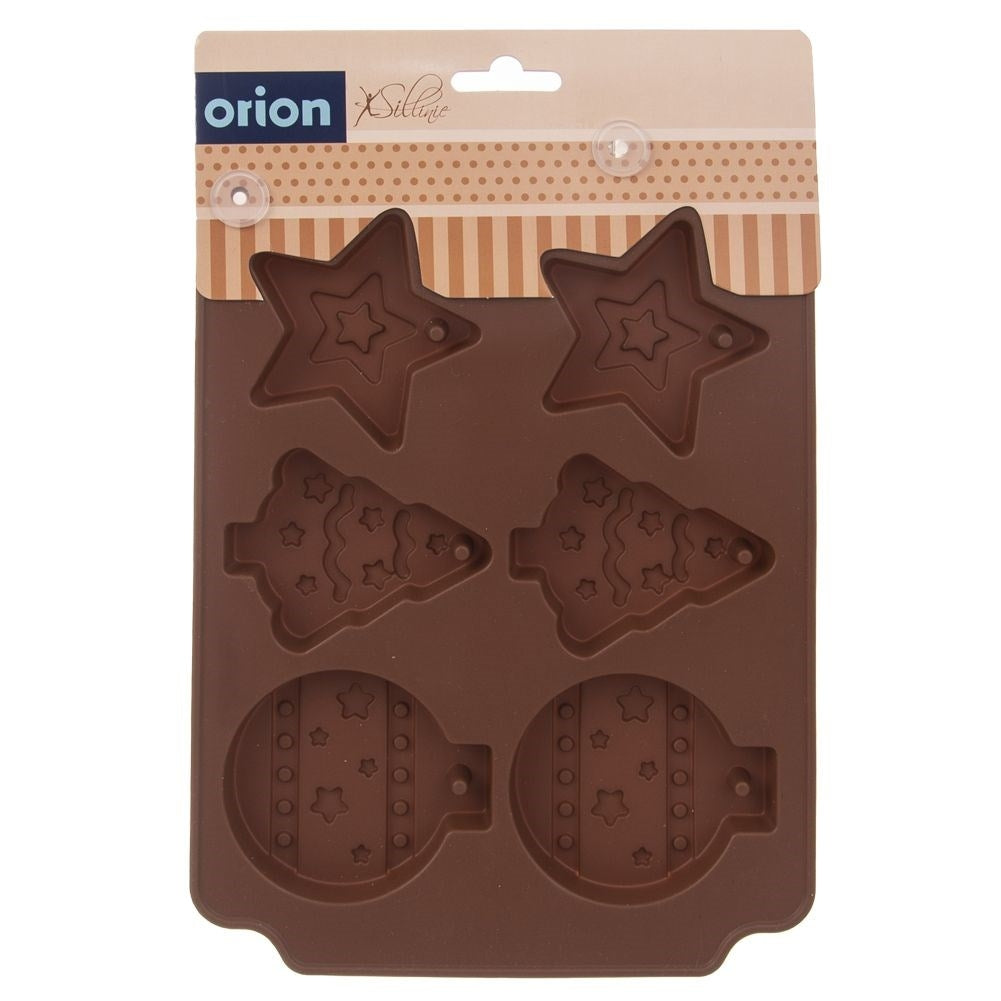 Un molde de silicona marrón con formas de estrella, árbol de Navidad y bola. Está sobre un respaldo de cartón con el logotipo de Orion Silikone.