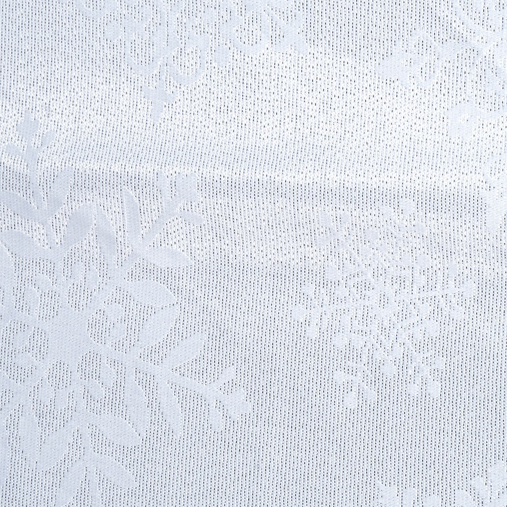 Primer plano de una tela blanca con un patrón de encaje floral. El patrón es delicado y se repite por toda la superficie.