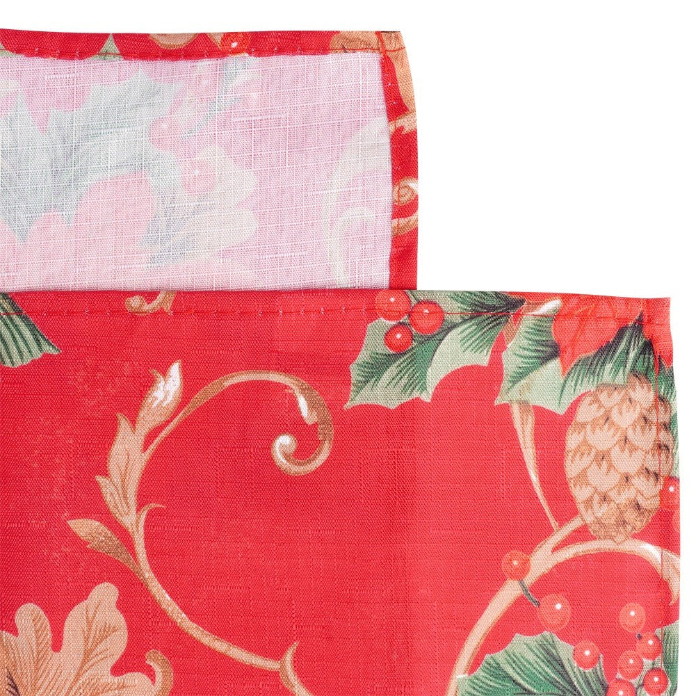 Primer plano de tela navideña roja con patrones florales. Incluye acebo, bayas y un diseño de piña.