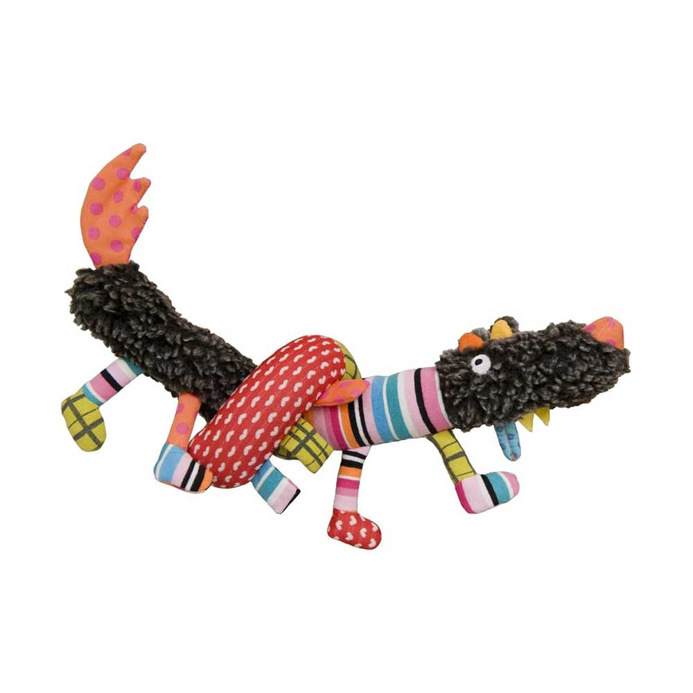 Un peluche colorido con forma de lobo. Tiene patas a rayas, un torso rojo con puntos blancos y una cola moteada.