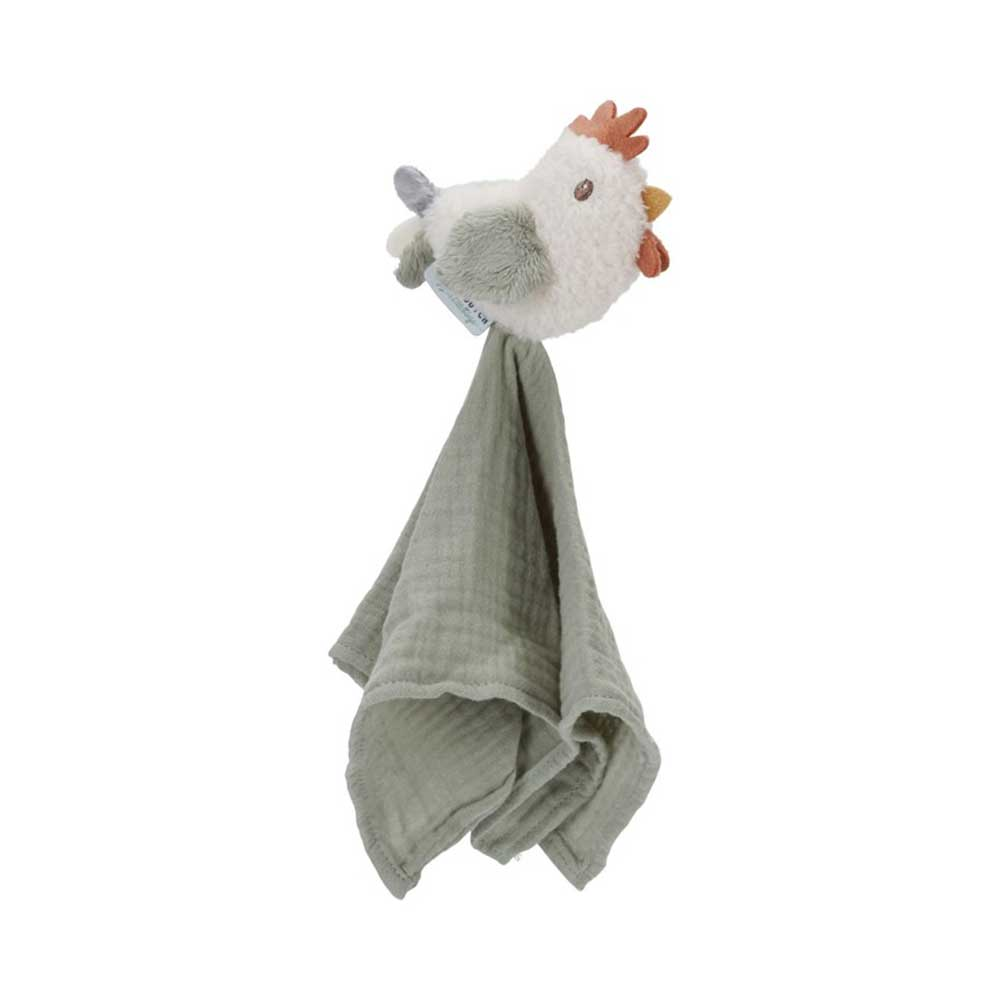 Una cabeza de pollo de peluche blanco con cresta roja está unida a una tela verde doblada.