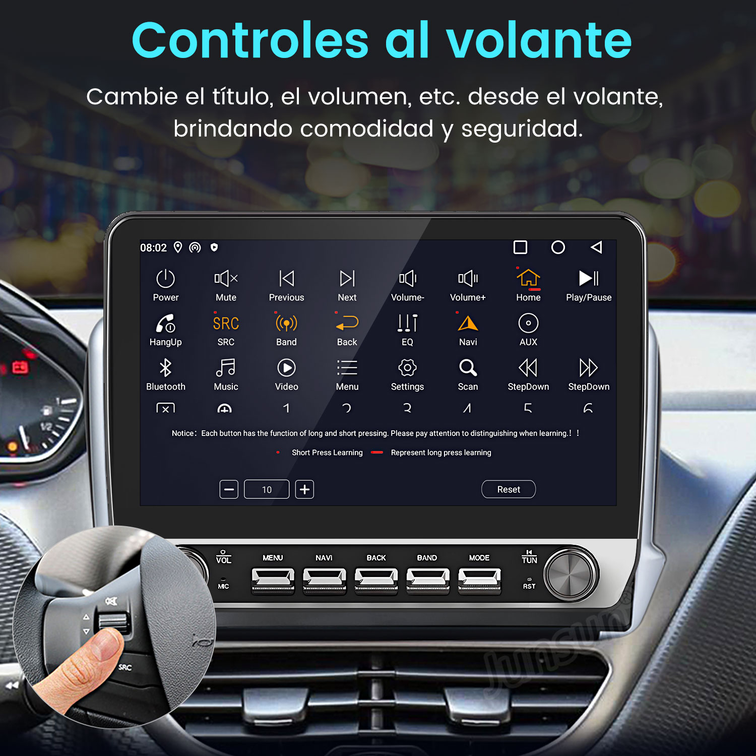 Pantalla del sistema multimedia del coche con controles de botón. Una mano opera los controles del volante. Texto en español: Controles en el volante.