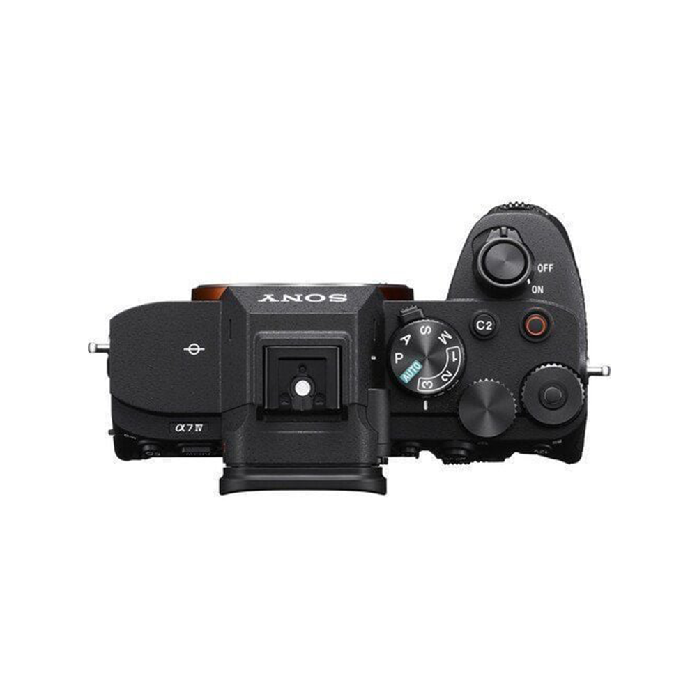 Vista superior de una cámara Sony negra. Tiene varios diales y botones para configuraciones. Montura de lente visible.