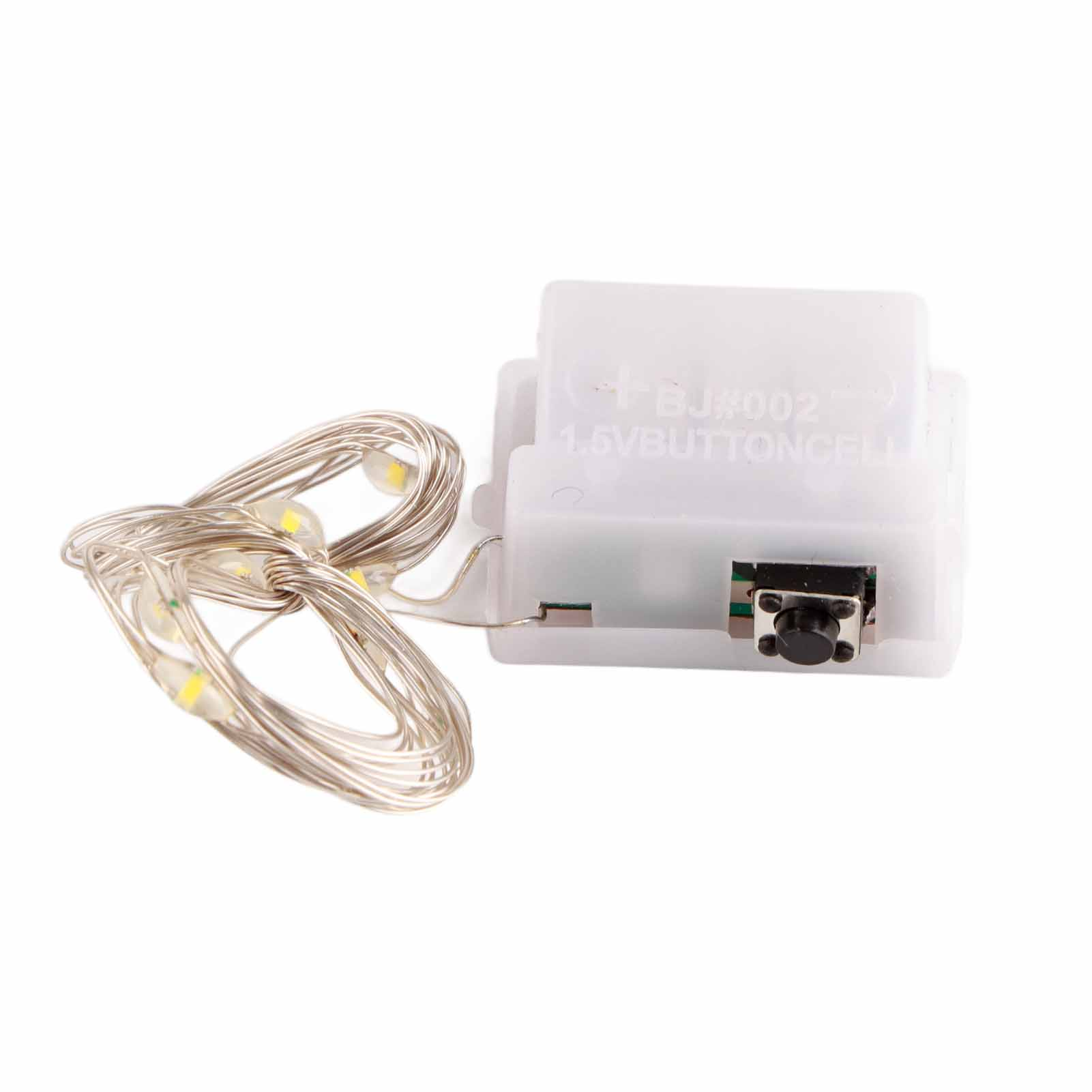 Ein weißes Batteriepack mit Schalter und Lichterketten mit kleinen gelben Lichtern.