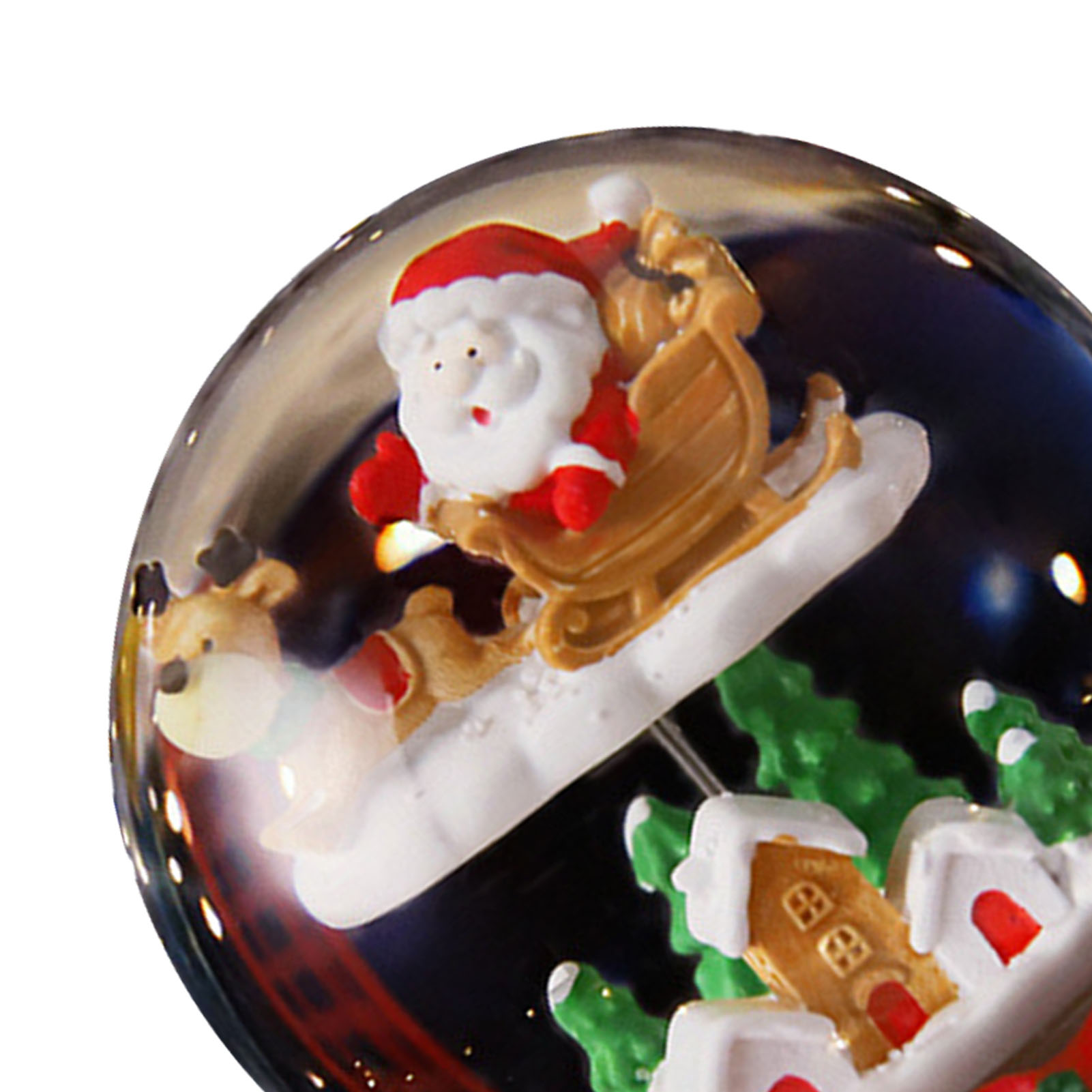 Schneekugel mit Weihnachtsmann im Schlitten, gezogen von Rentieren, über schneebedeckten Häusern und Bäumen.