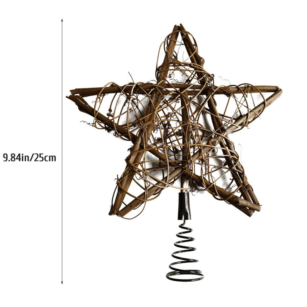 Ein sternförmiger Weihnachtsbaumaufsatz aus geflochtenen braunen Ästen. Er hat einen schwarzen Metallsockel mit einer Spiralfeder.