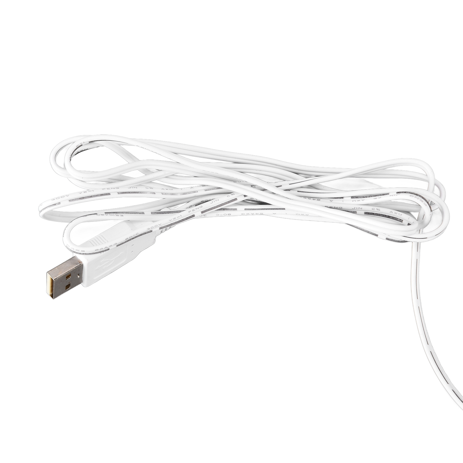 Ein weißes USB-Kabel mit einem USB-A-Stecker liegt auf weißem Hintergrund. Das Kabel ist aufgerollt und leicht gebogen.