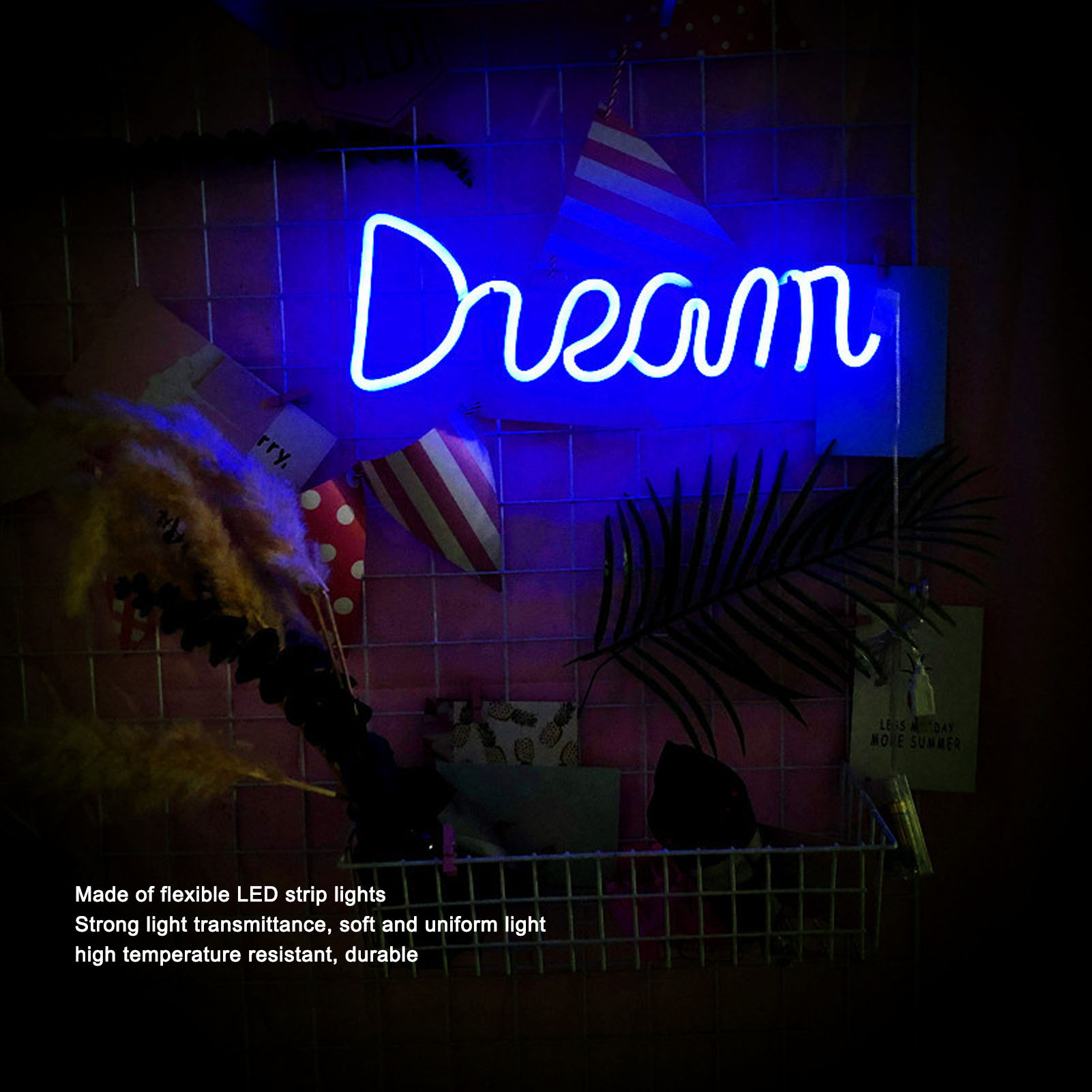 Ein blaues Neonzeichen mit der Aufschrift 'Dream' hängt an einem Gitter, darunter Dekorationen und ein Korb. Der Hintergrund ist dunkel.