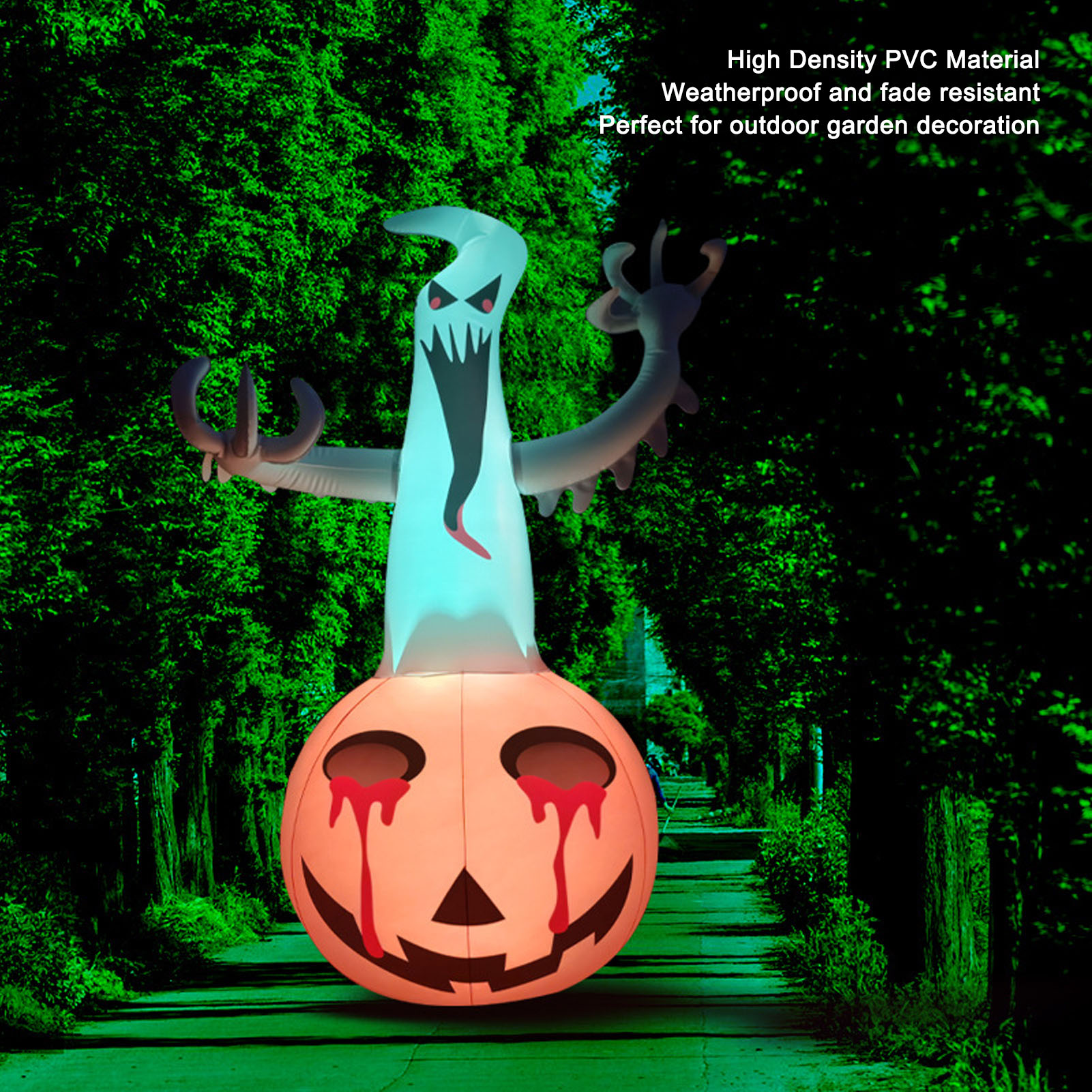 Aufblasbare Halloween-Dekoration: Geist auf Kürbis mit Bluttränen, in einem Gartenweg.