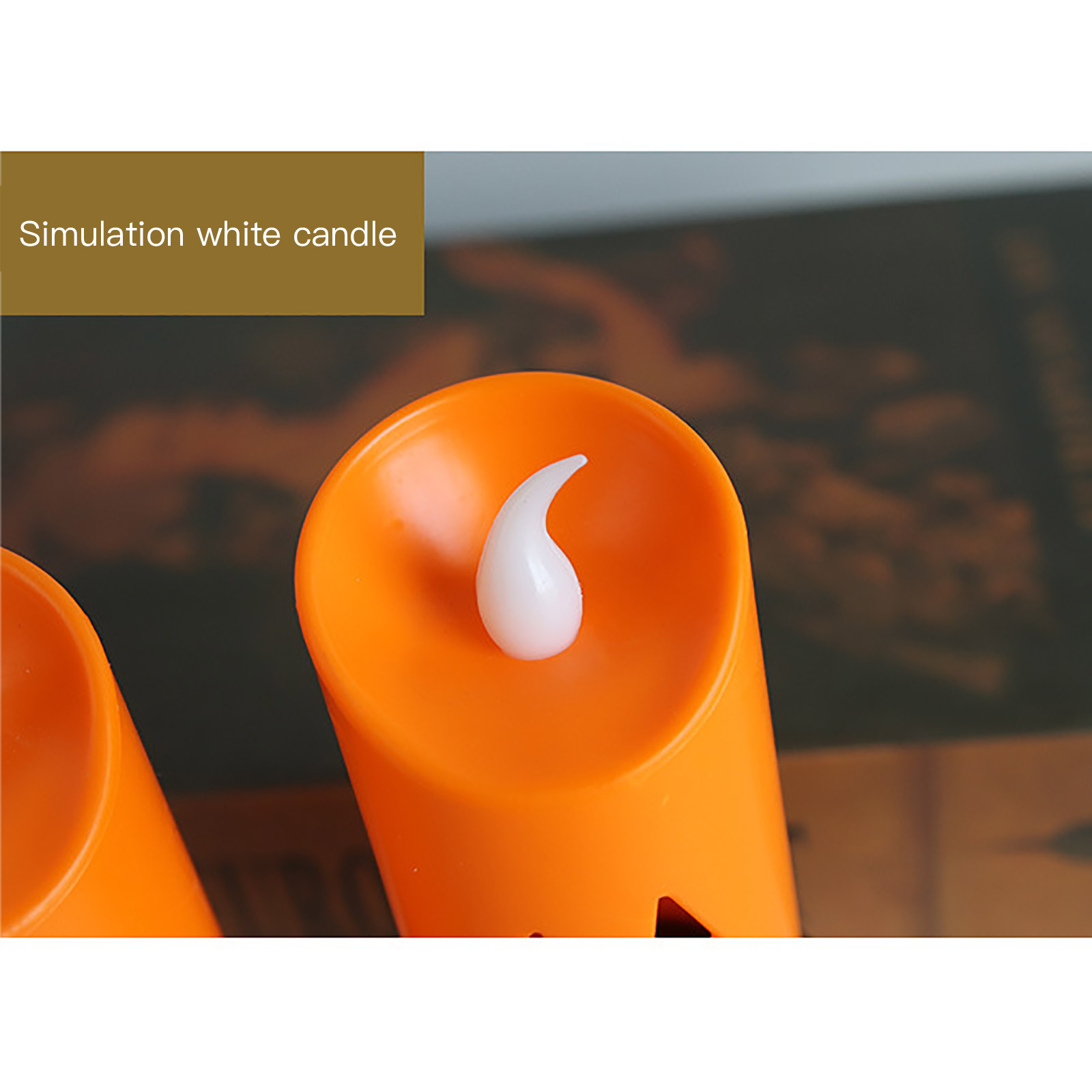 Nahaufnahme einer orangefarbenen Simulationskerze mit weißer Flamme. Der Hintergrund ist verschwommen und zeigt eine Holzoberfläche.