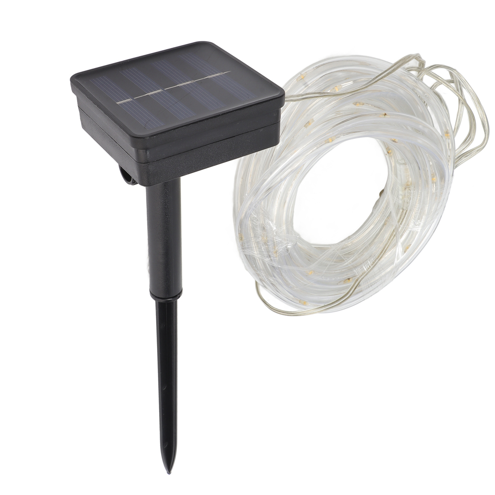 Solarbetriebene Lichterkette mit schwarzem Solarpanel, Pfahl und einer Rolle klarem Draht mit kleinen Lichtern.