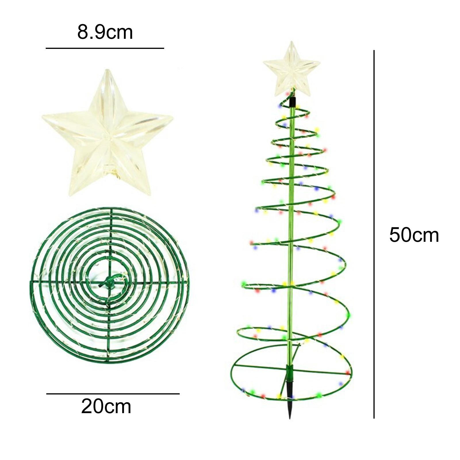 Ein Weihnachtsbaum-Dekorationsset. Enthält einen Stern, einen Spiralbaum und einen Sockel. Alle Artikel sind grün mit Lichtern.
