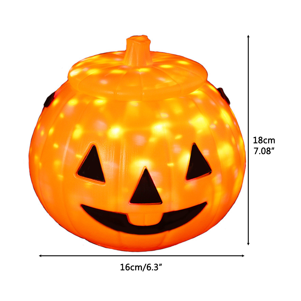 Ein orangefarbener Halloween-Kürbis mit Deckel, leuchtenden Lichtern und einem Kürbisgesicht. Abmessungen: 16 cm/6,3" breit, 18 cm/7,08" hoch.