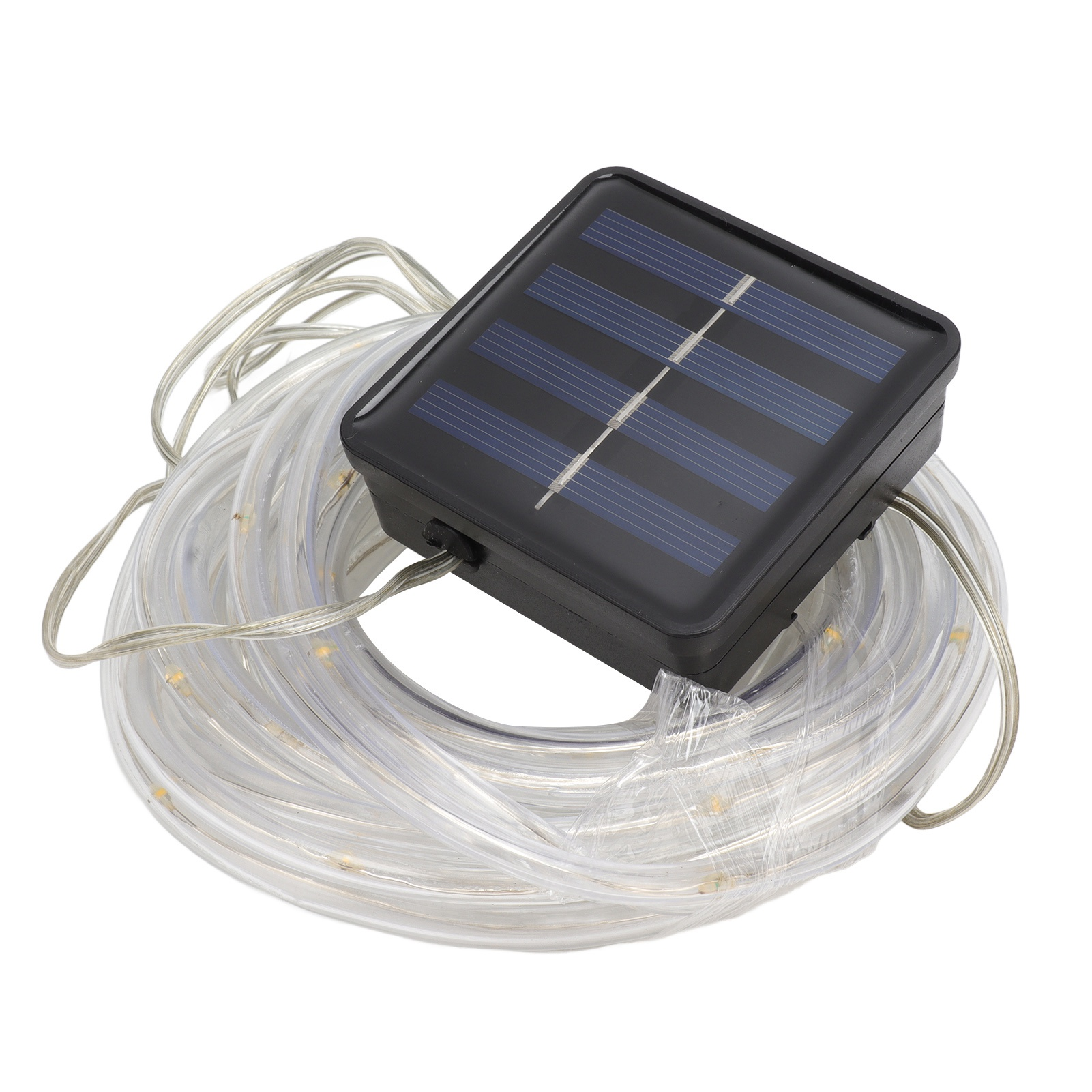 Solarbetriebene Lichterkette mit schwarzem Solarpanel. Klare Schläuche umschließen die Lichter, auf weißem Hintergrund.