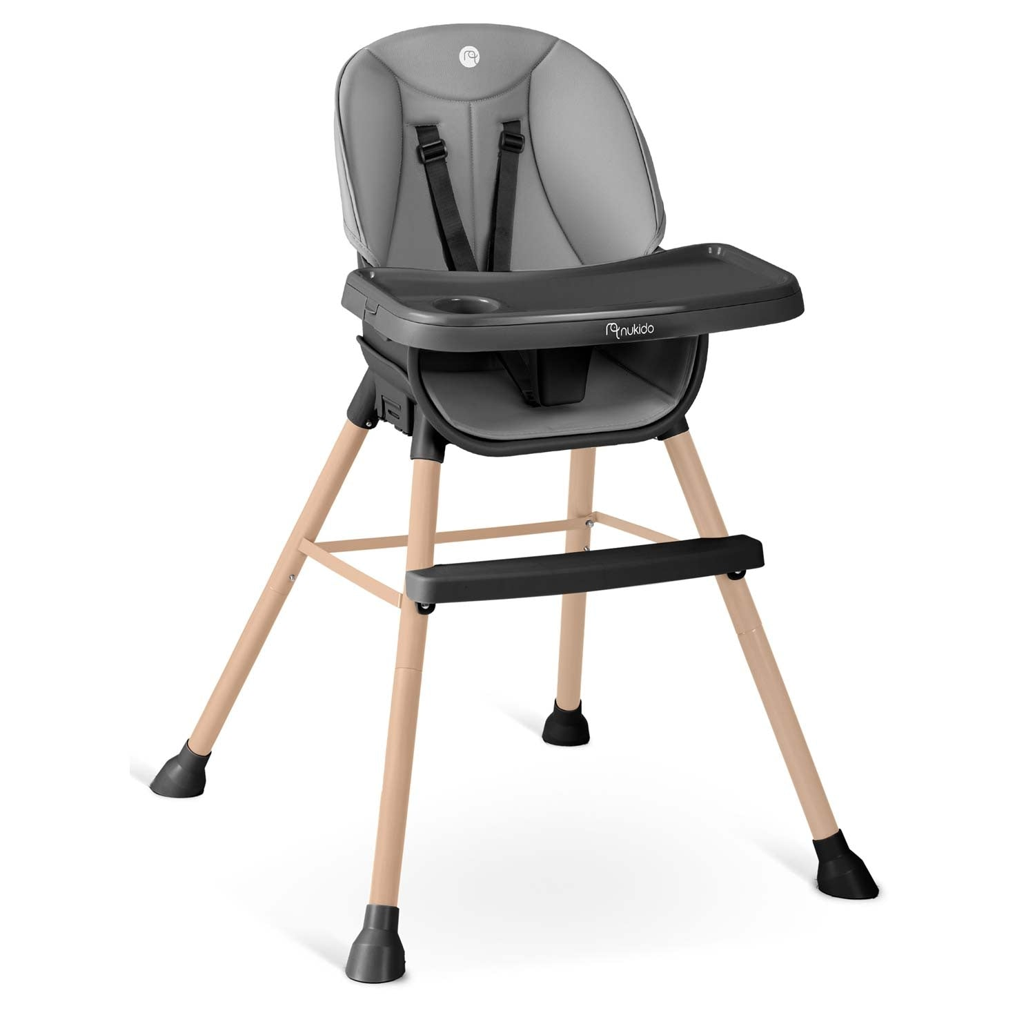 Una trona gris y negra con patas de madera y una bandeja. La silla tiene un arnés de seguridad y un reposapiés.