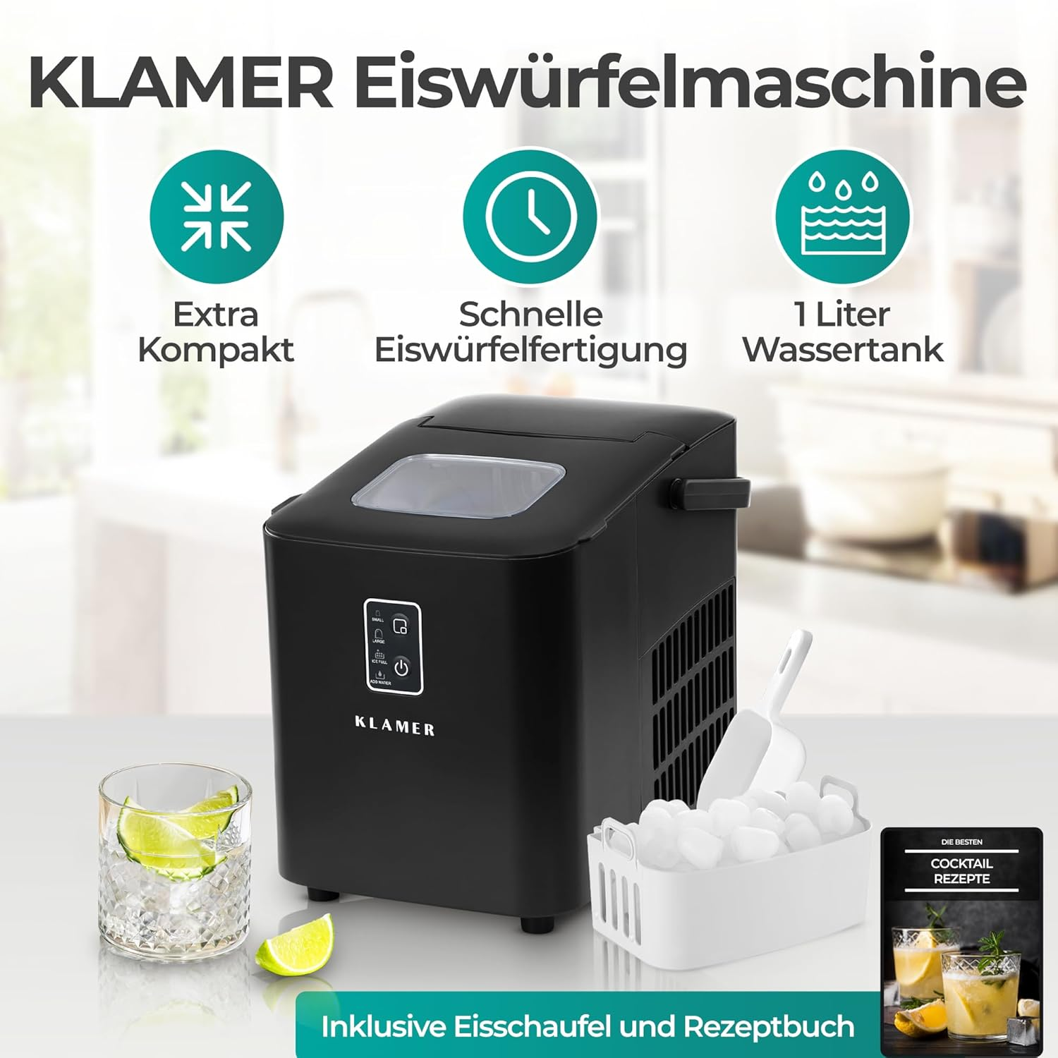 Eine schwarze Eiswürfelmaschine mit Eiswürfeln, einem Glas Getränk und einem Rezeptbuch. Sie hat einen weißen Eisschaufel und eine Limettenscheibe.