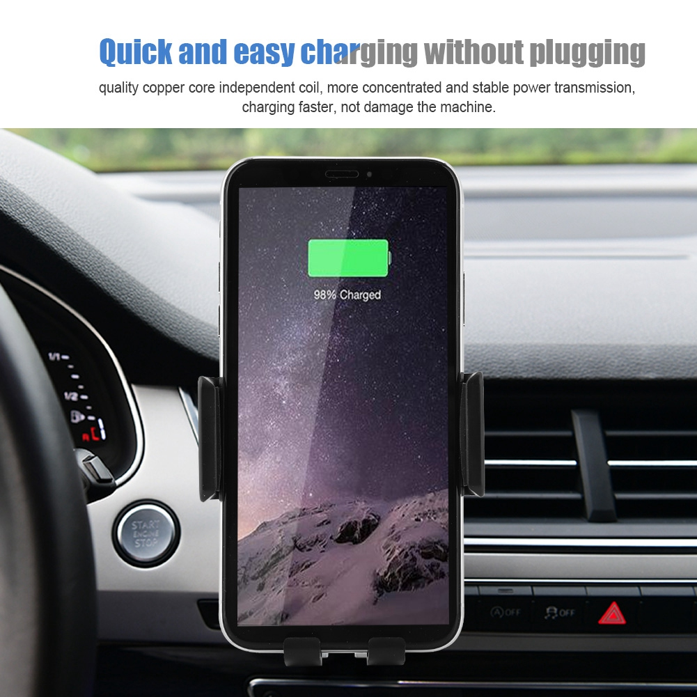 Ein Smartphone, das in einer Autohalterung geladen wird und 98 % Ladezustand anzeigt. Der Hintergrund zeigt das Autointerieur.