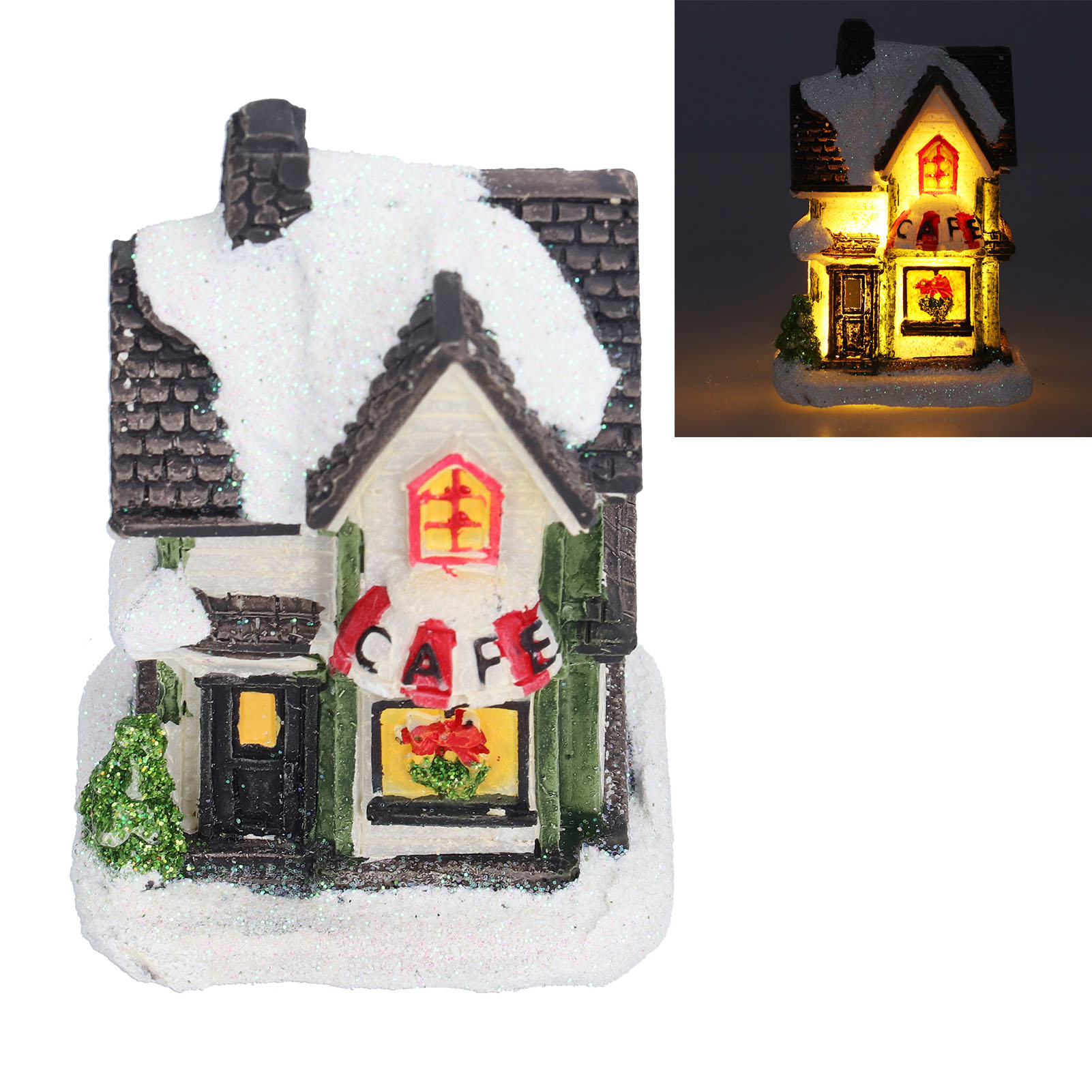 Ein Miniaturcafé mit Schnee bedeckt. Es hat einen Schornstein, ein rotes Caféschild und Weihnachtsdekorationen. Das Licht ist an.