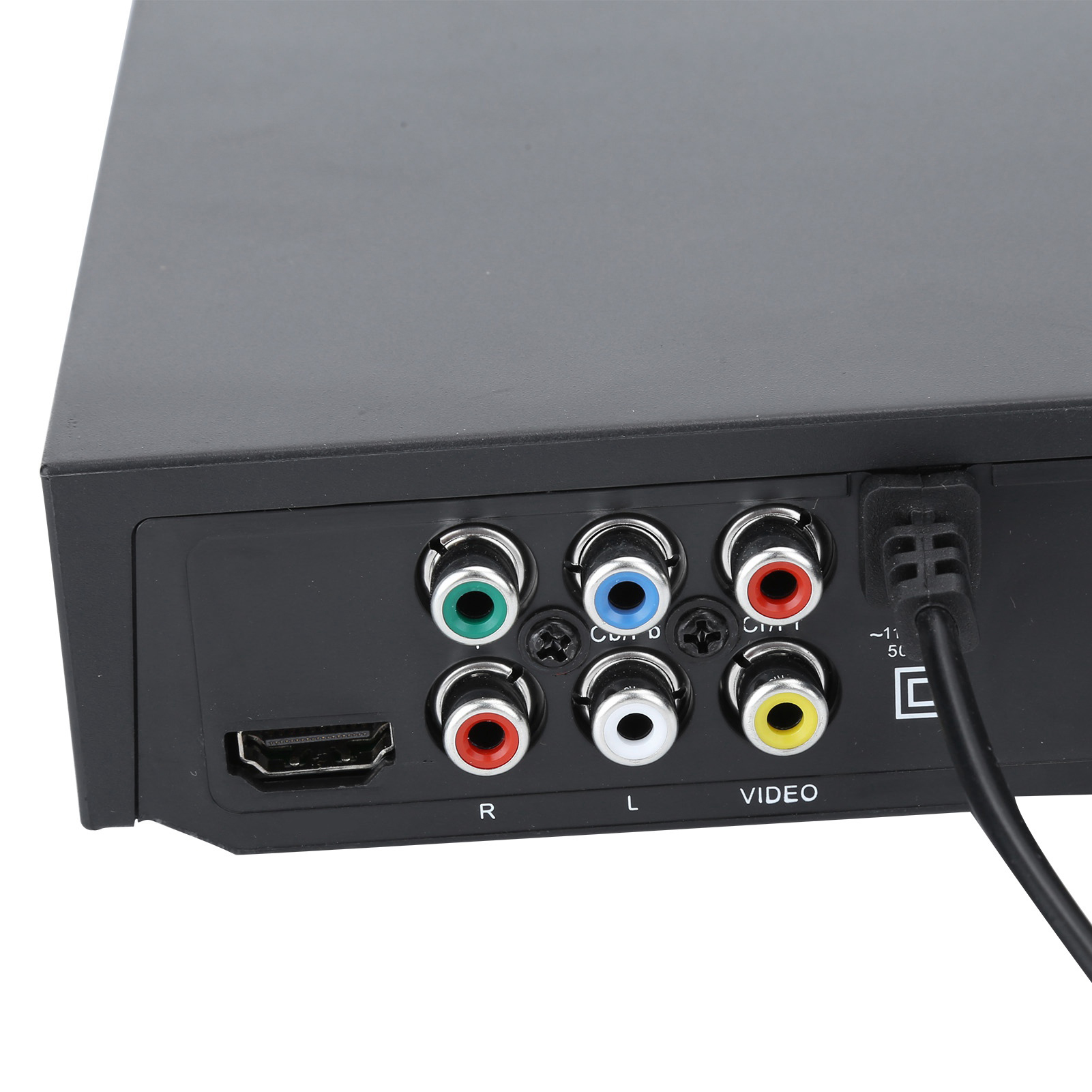 Nahaufnahme der Rückseite eines schwarzen Geräts mit verschiedenen farbigen Eingangsanschlüssen, einem HDMI-Anschluss und einem Netzkabel.