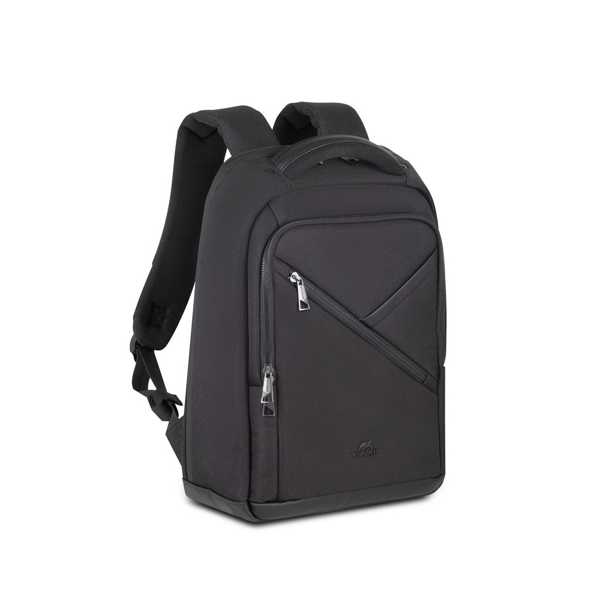 Ein schwarzer Rucksack mit zwei Trägern, einem oberen Griff und mehreren Reißverschlussfächern. Der Hintergrund ist weiß.