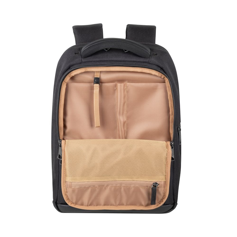 Ein schwarzer Rucksack, der geöffnet ist, um sein Inneres zu zeigen. Er hat ein beigefarbenes Futter, eine Netztasche und eine kleine Reißverschlusstasche.