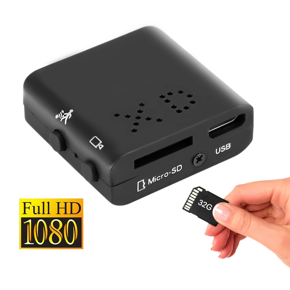 Schwarze Minikamera mit Micro-SD-Steckplatz und USB-Anschluss. Eine Hand hält eine 32G SD-Karte. Text unten: Full HD 1080.
