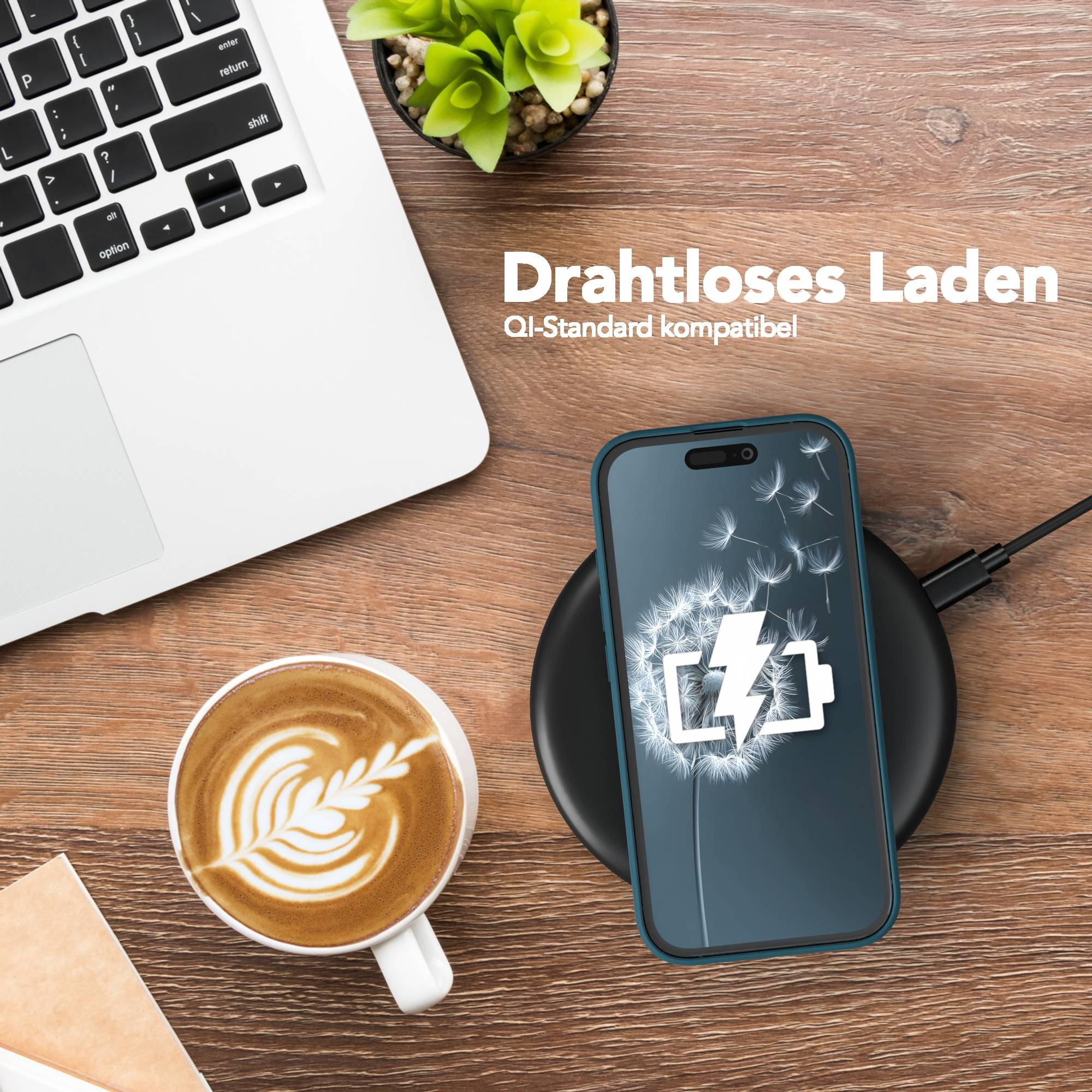 Ein Telefon auf einem kabellosen Ladegerät, ein Laptop und eine Tasse Kaffee auf einem Holztisch. Text: 'Kabelloses Laden'.