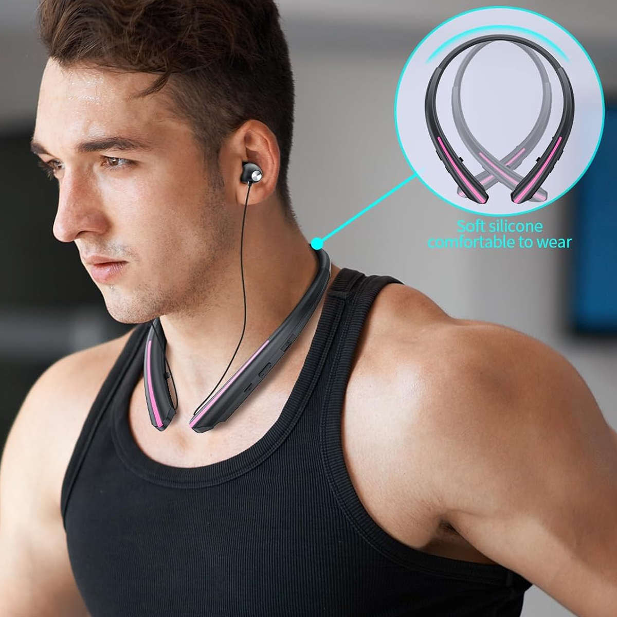 Ein Mann, der ein schwarzes Tanktop und ein Nackenband-Headset mit rosa Akzent trägt. Das Headset hat Ohrhörer, die mit dem Nackenband verbunden sind.