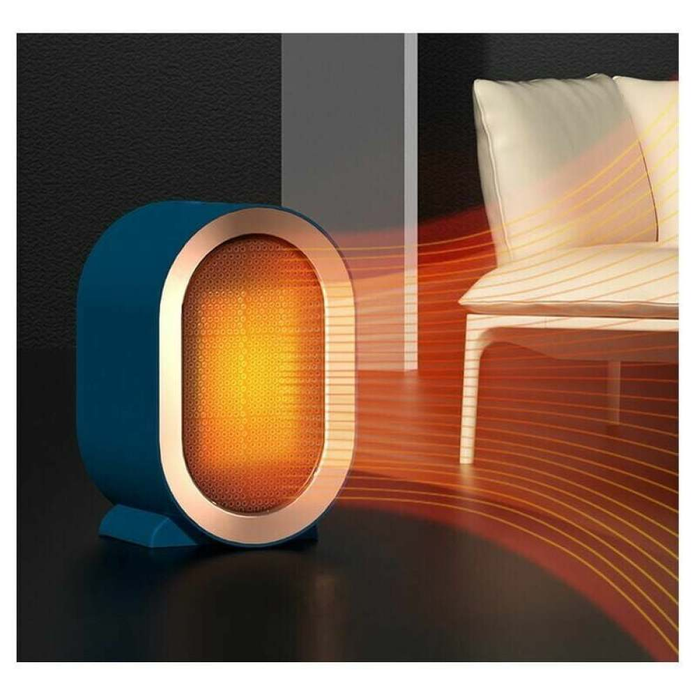 Ein blau-goldener Heizlüfter strahlt orangefarbene Hitzewellen in Richtung eines weißen Stuhls, vor einem schwarzen und grauen Hintergrund.