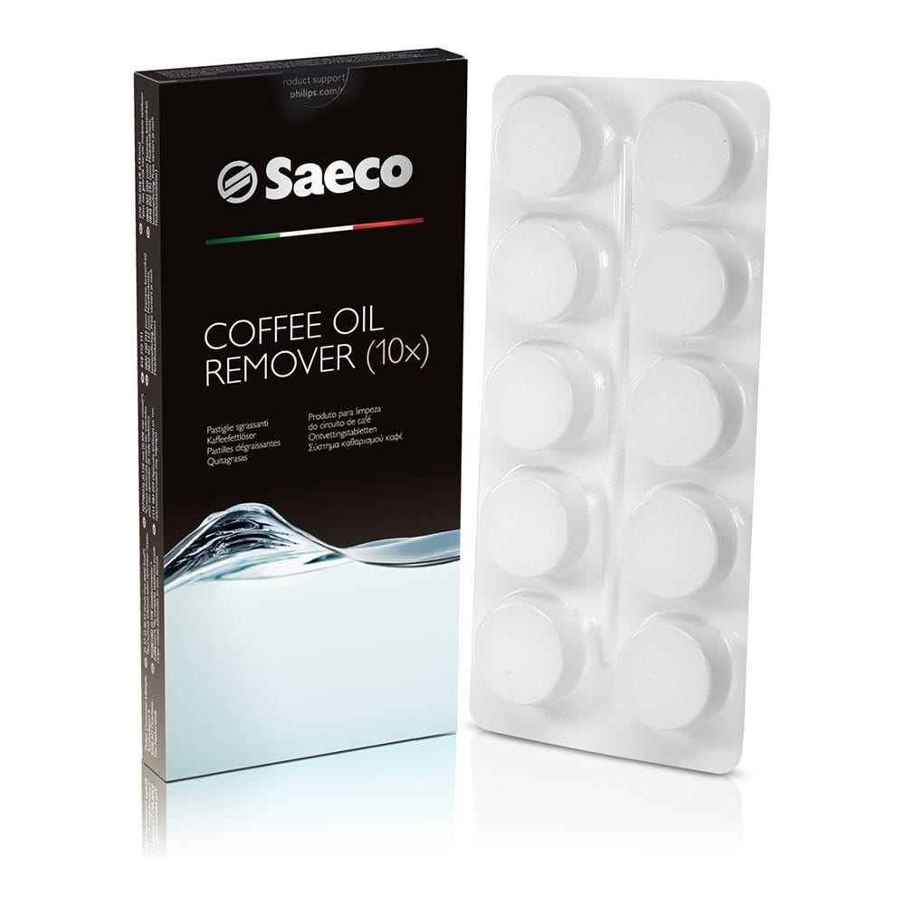 Eine Saeco-Kaffeeöl-Entferner-Box und Blisterpackung. Auf der Box steht 'COFFEE OIL REMOVER (10x)'. Der Blister hat weiße Tabletten.