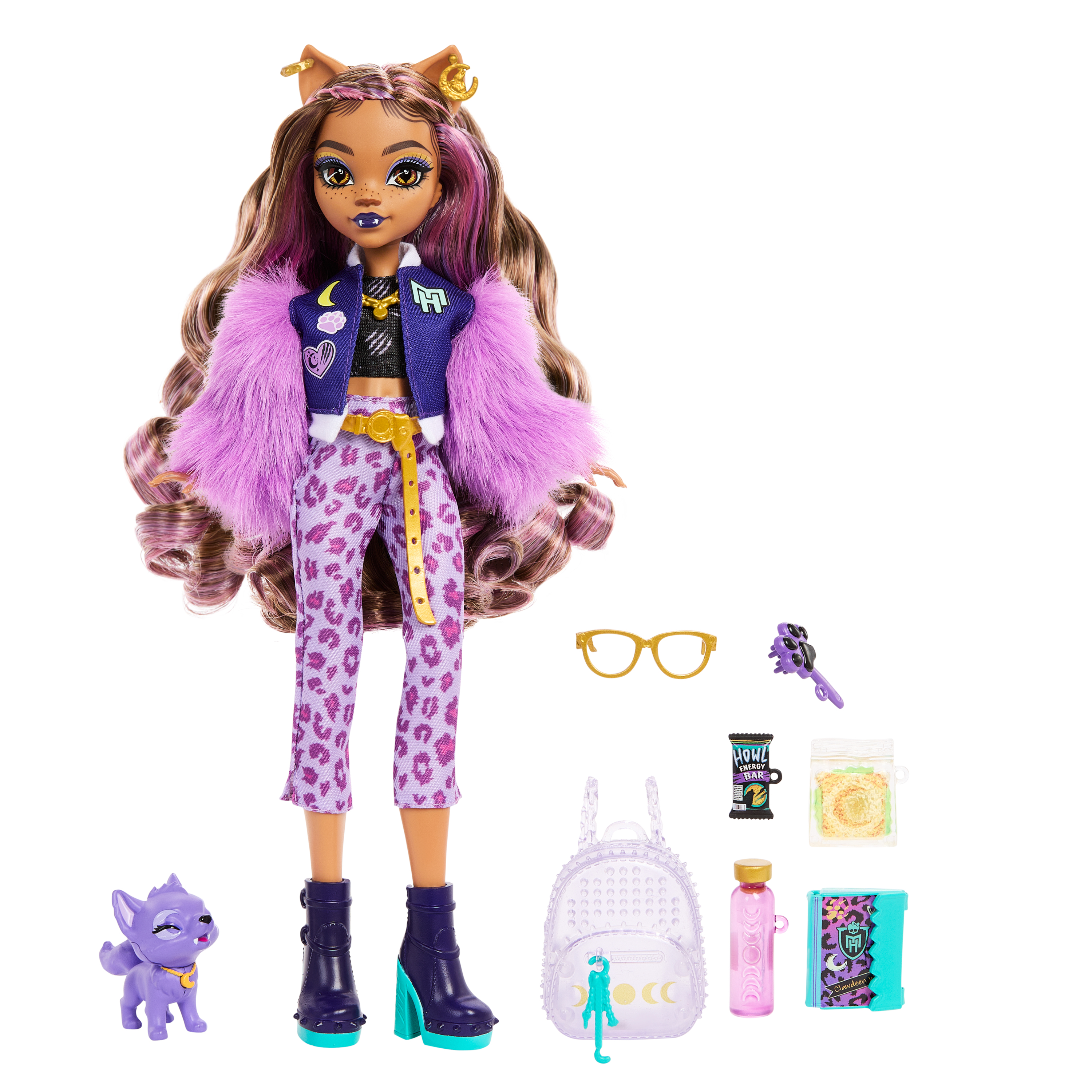 Lalka Monster High, Clawdeen Wolf, z akcesoriami. Nosi fioletowy strój. Akcesoria obejmują zwierzaka, okulary i plecak.