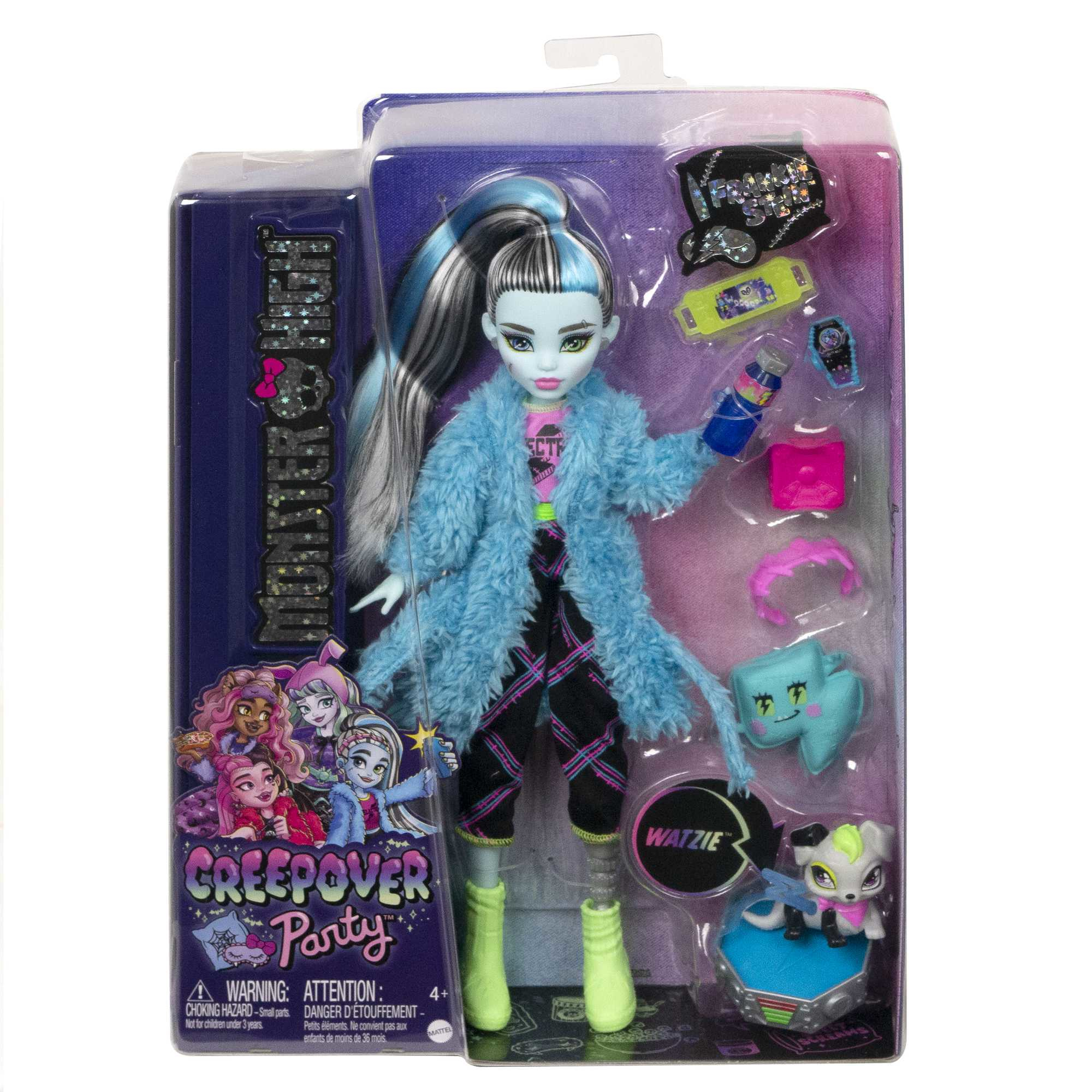 Lalka Monster High w pudełku z akcesoriami. Lalka ma niebiesko-białe włosy, niebieski płaszcz i czarne spodnie.
