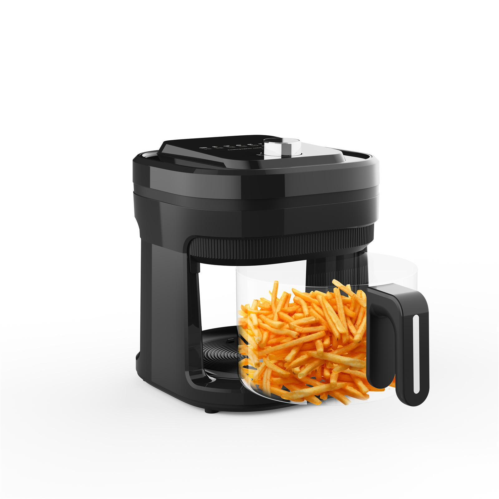 Schwarze Fritteuse mit durchsichtigem Korb, gefüllt mit goldbraunen Pommes Frites. Die Fritteuse steht auf weißem Hintergrund.