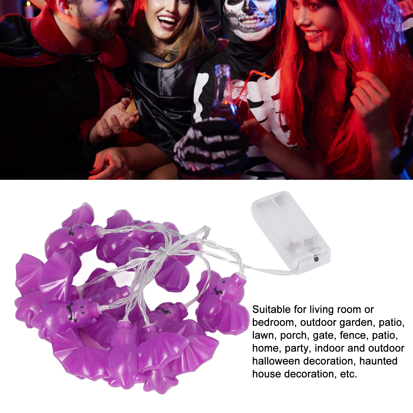 Menschen in Kostümen auf einer Halloween-Party, mit lila Fledermaus-Lichterketten im Vordergrund.