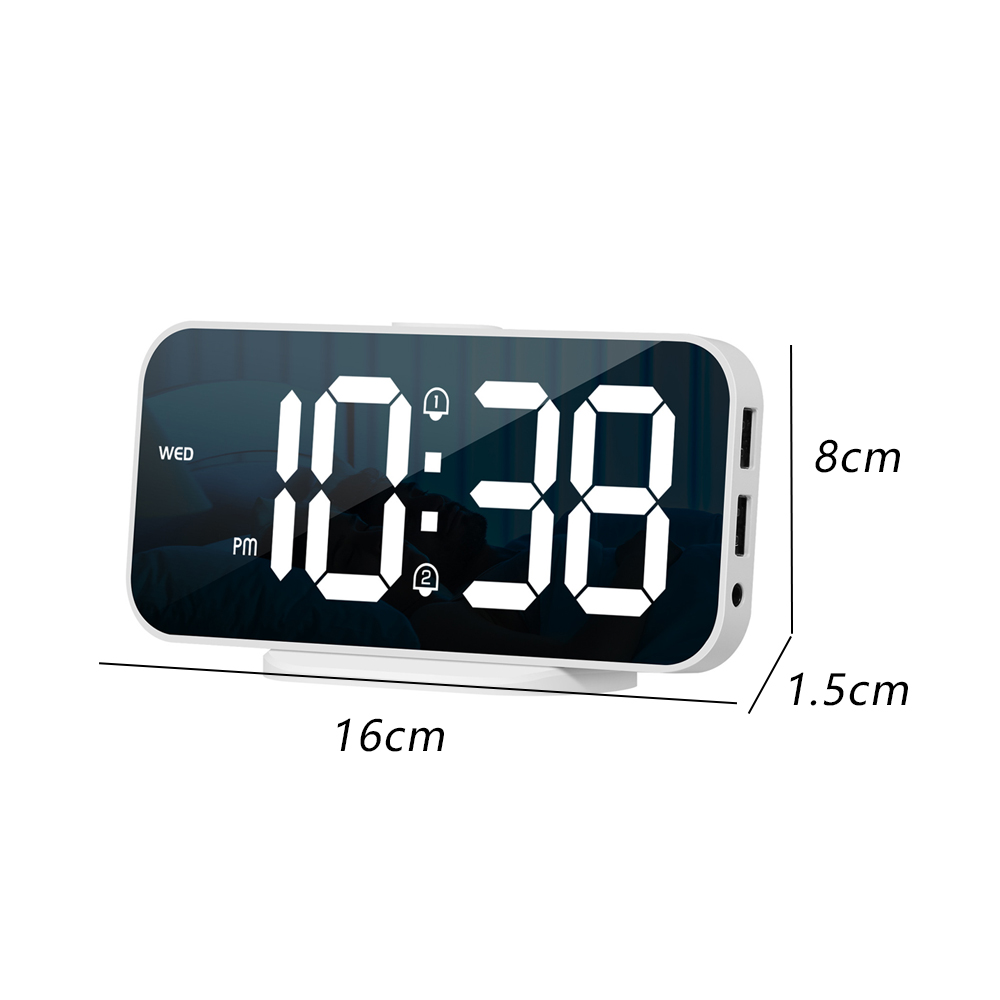 Digitaler Wecker mit 10:38 PM. Er ist weiß mit schwarzem Display. Abmessungen sind 16cm x 8cm x 1,5cm.