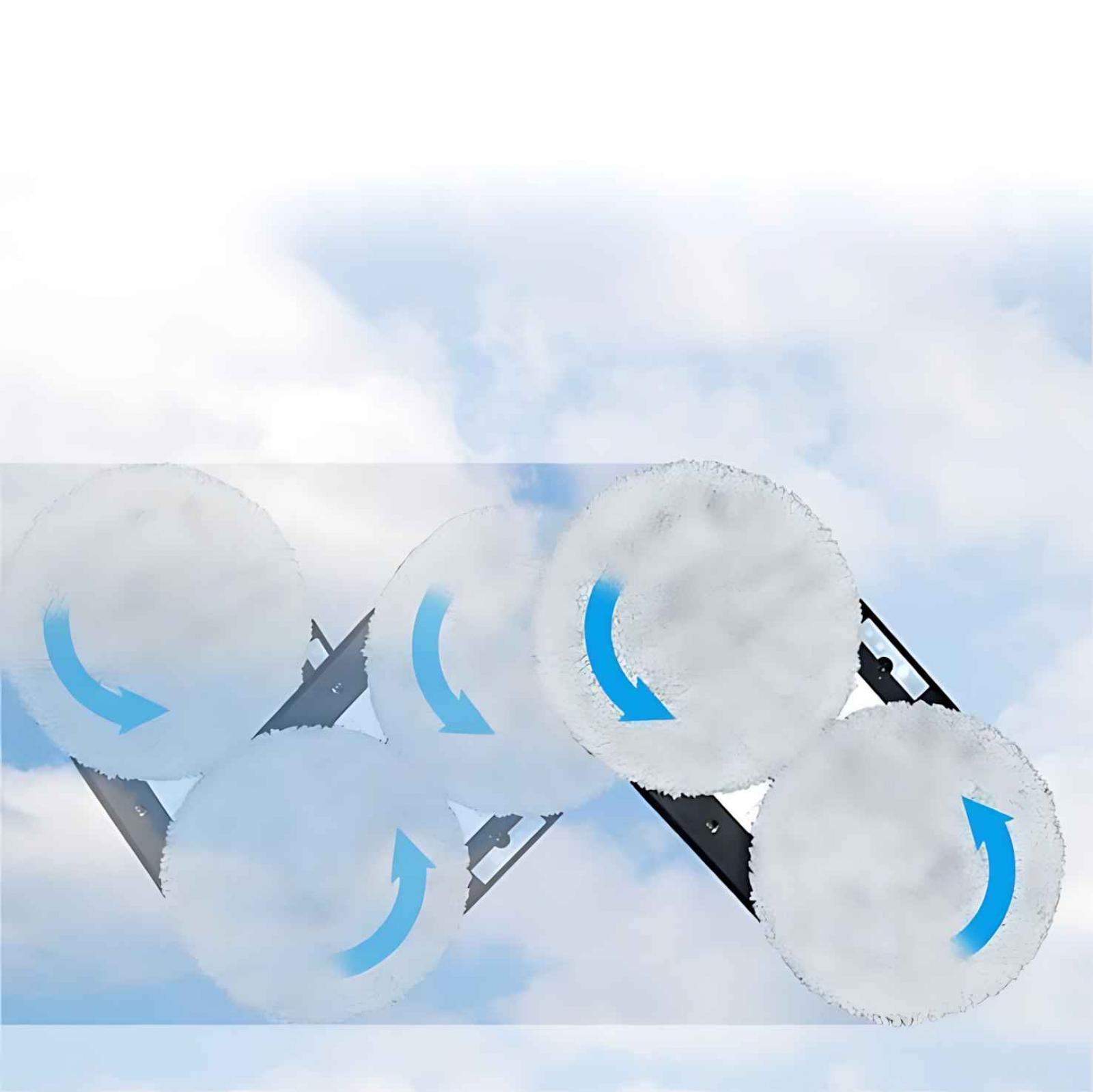 Ein Fensterputzroboter mit rotierenden weißen Pads und blauen Pfeilen vor einem bewölkten Himmel.