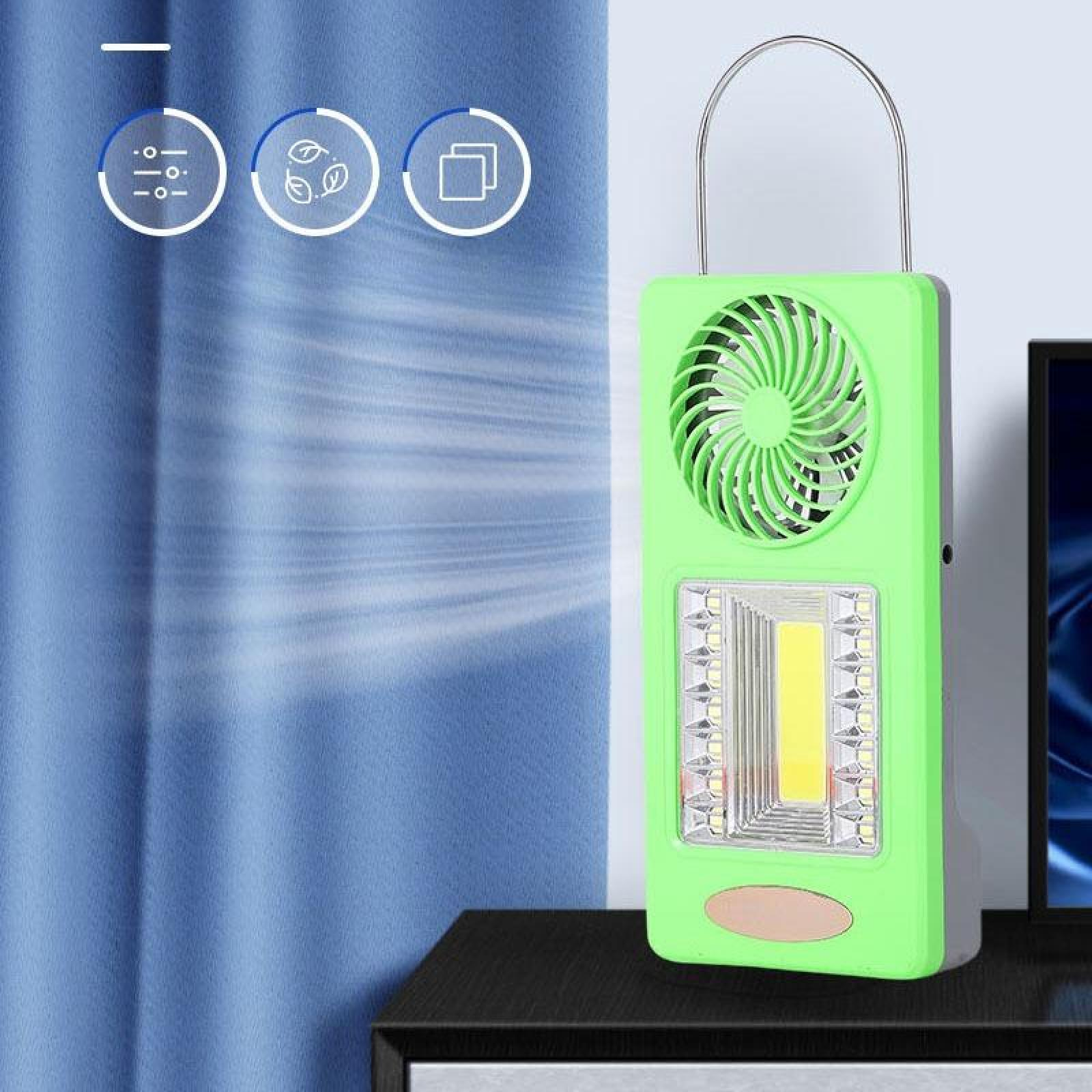 Grüne Ventilator-Leuchten-Kombination mit Ventilator, LEDs und Griff, auf schwarzer Oberfläche, mit blauem Vorhang.