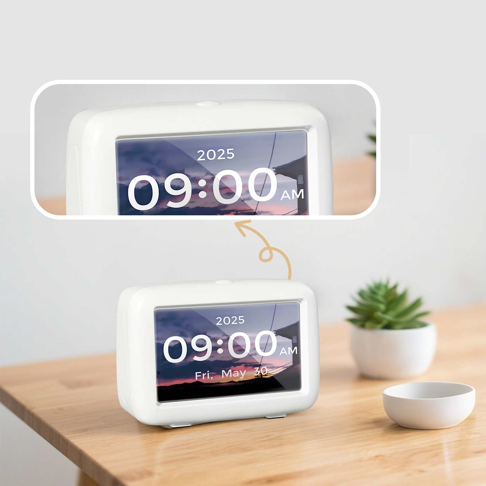 Eine weiße Uhr zeigt 9:00 Uhr morgens, Freitag, 30. Mai 2025. Eine kleine Pflanze und eine Schale auf einem Holztisch.