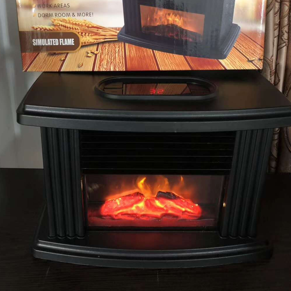 Ein schwarzer elektrischer Kamin mit simulierten Flammen. Oben befindet sich eine Schachtel mit der Aufschrift „simulierte Flamme“. Das Display zeigt die Uhrzeit 3:2.