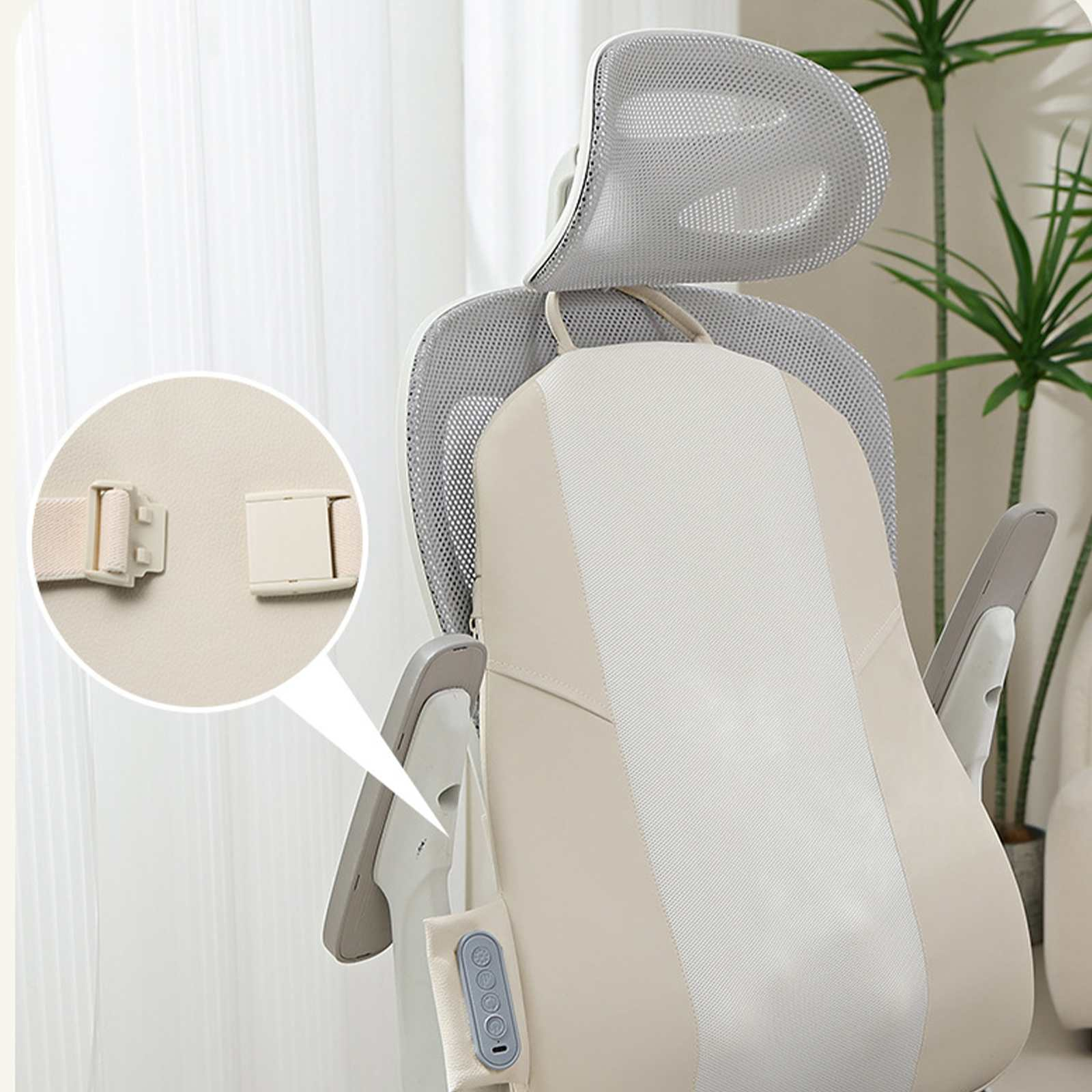 Nahaufnahme eines ergonomischen Stuhls. Creme- und Weißtöne dominieren. Detail zeigt eine Schnalle. Pflanzen sind im Hintergrund.