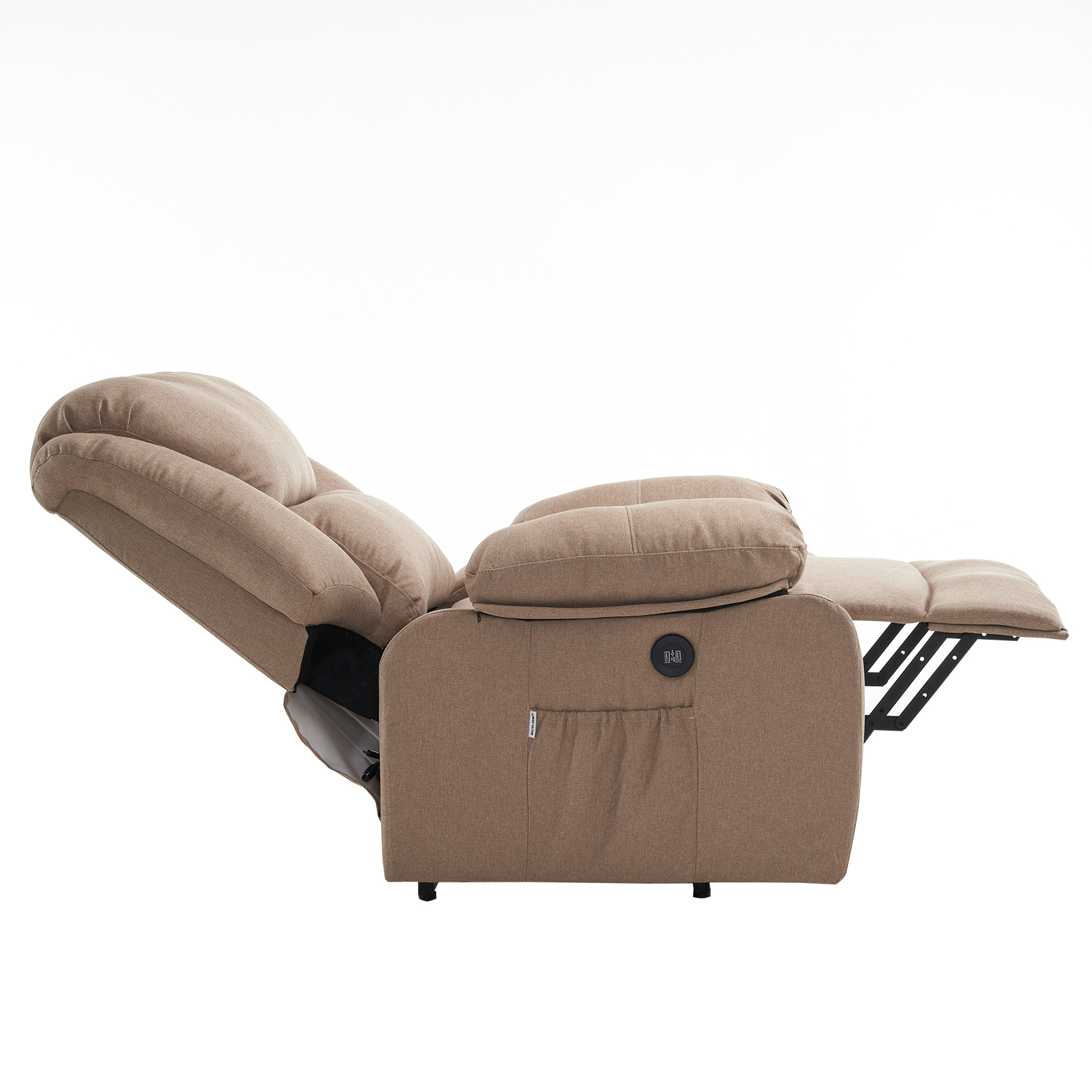 Un sillón reclinable en color neutro sobre fondo blanco, asiento extendido. El reposacabezas está levantado.