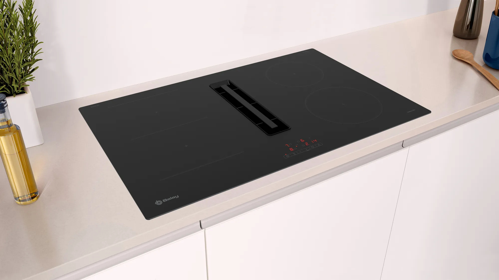 Una placa de inducción negra con extractor integrado. En una encimera blanca, se ven otros elementos.