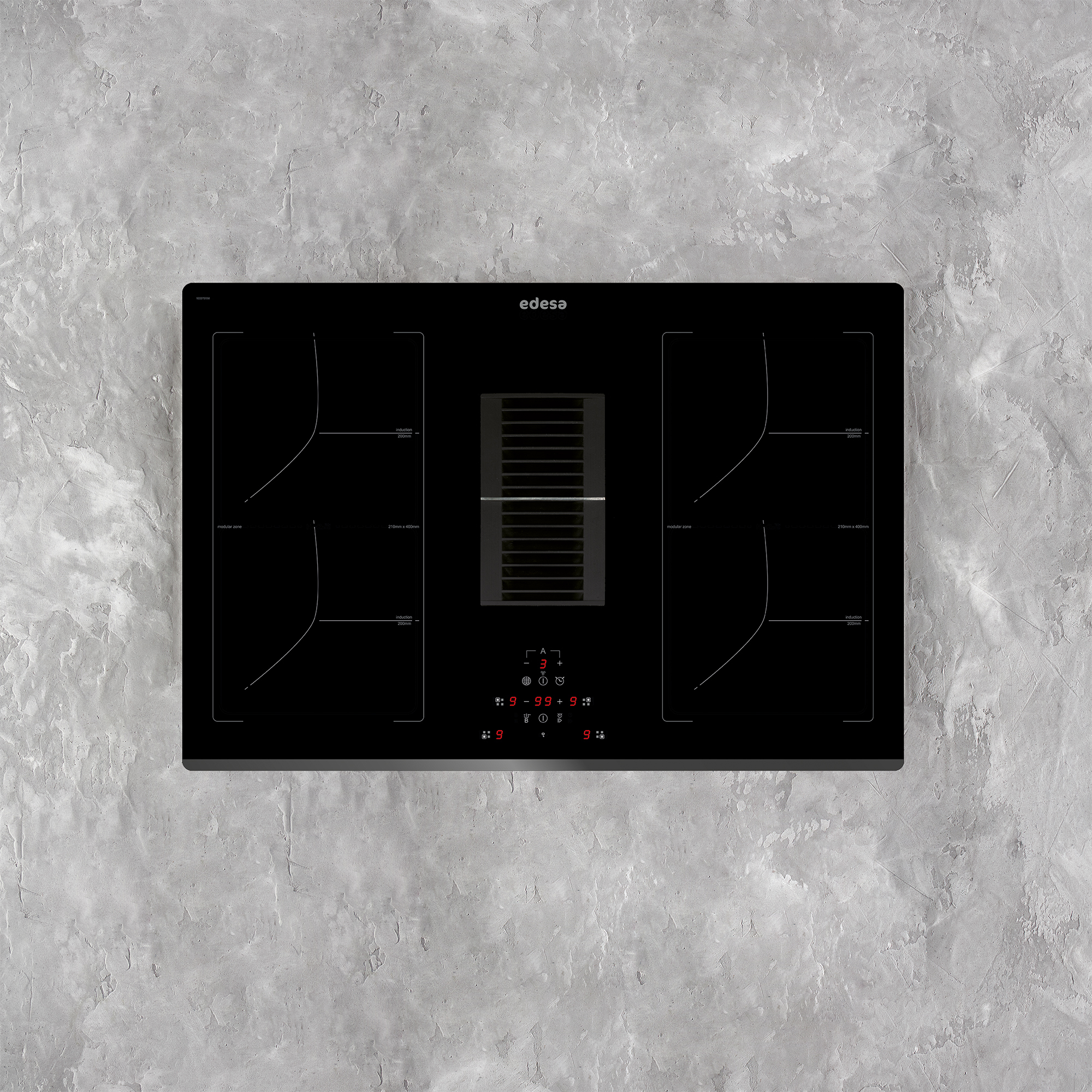 Una placa de inducción negra con extractor integrado. La placa está sobre una superficie gris texturizada. La marca es Edesa.