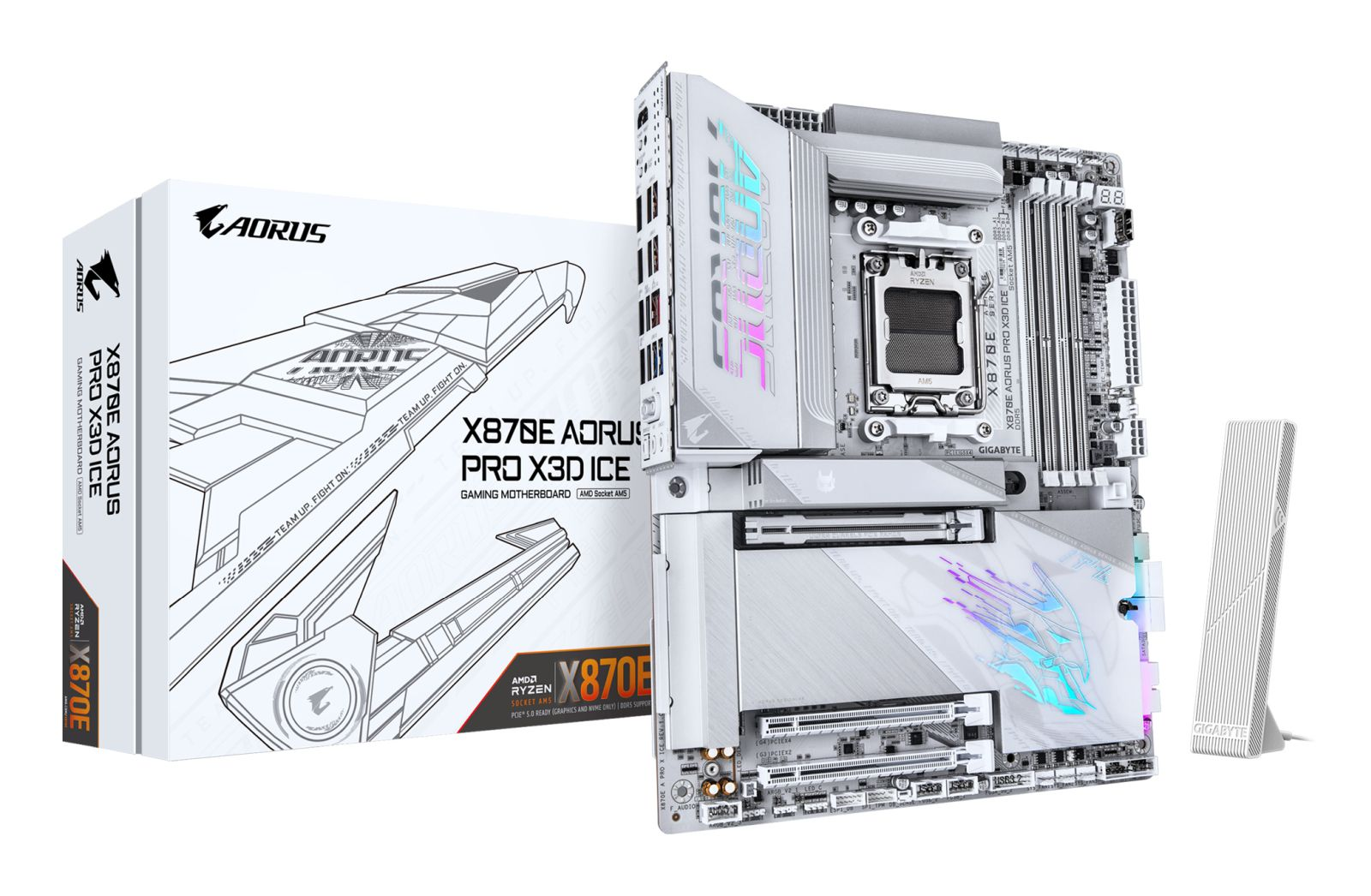 Carte mère blanche et boîte avec texte et graphiques. Marque AORUS visible. Accessoires debout.
