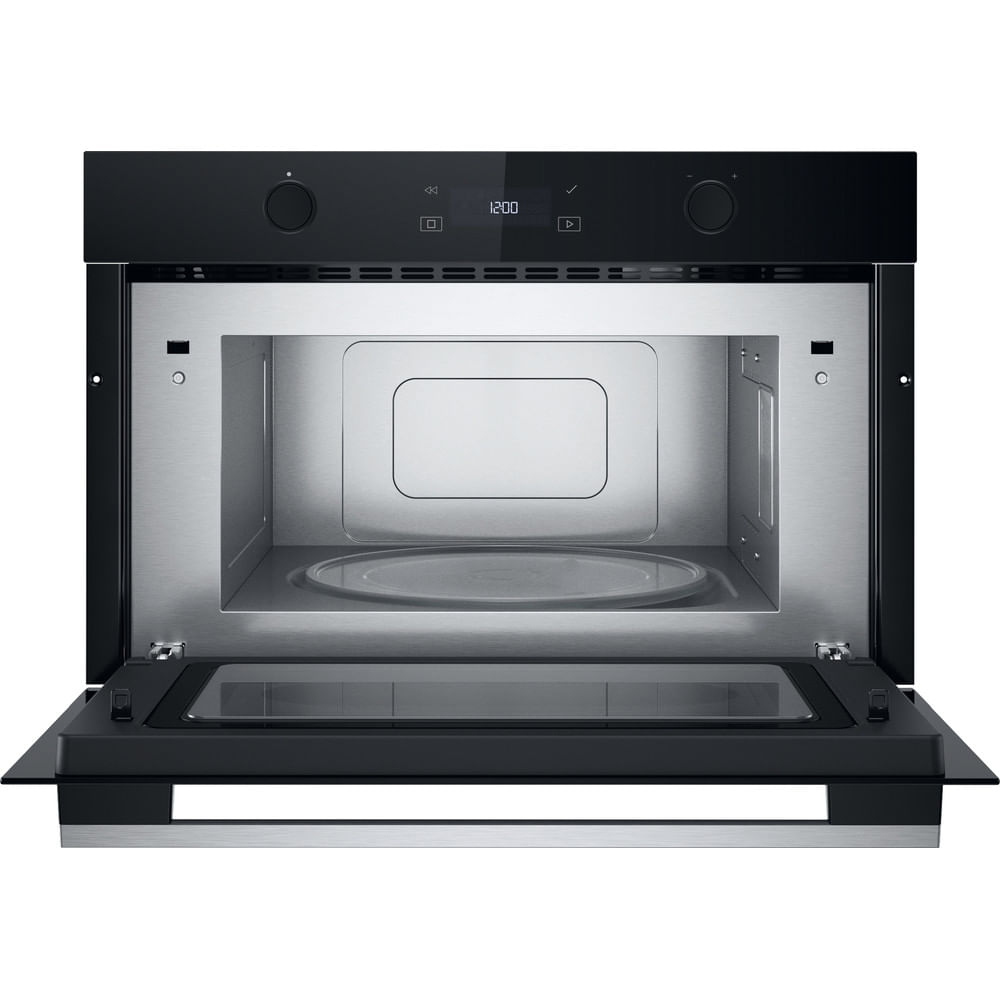 Un forno a microonde nero con la porta aperta. L'interno è argentato con un piatto di vetro e la porta ha un pannello di vetro.