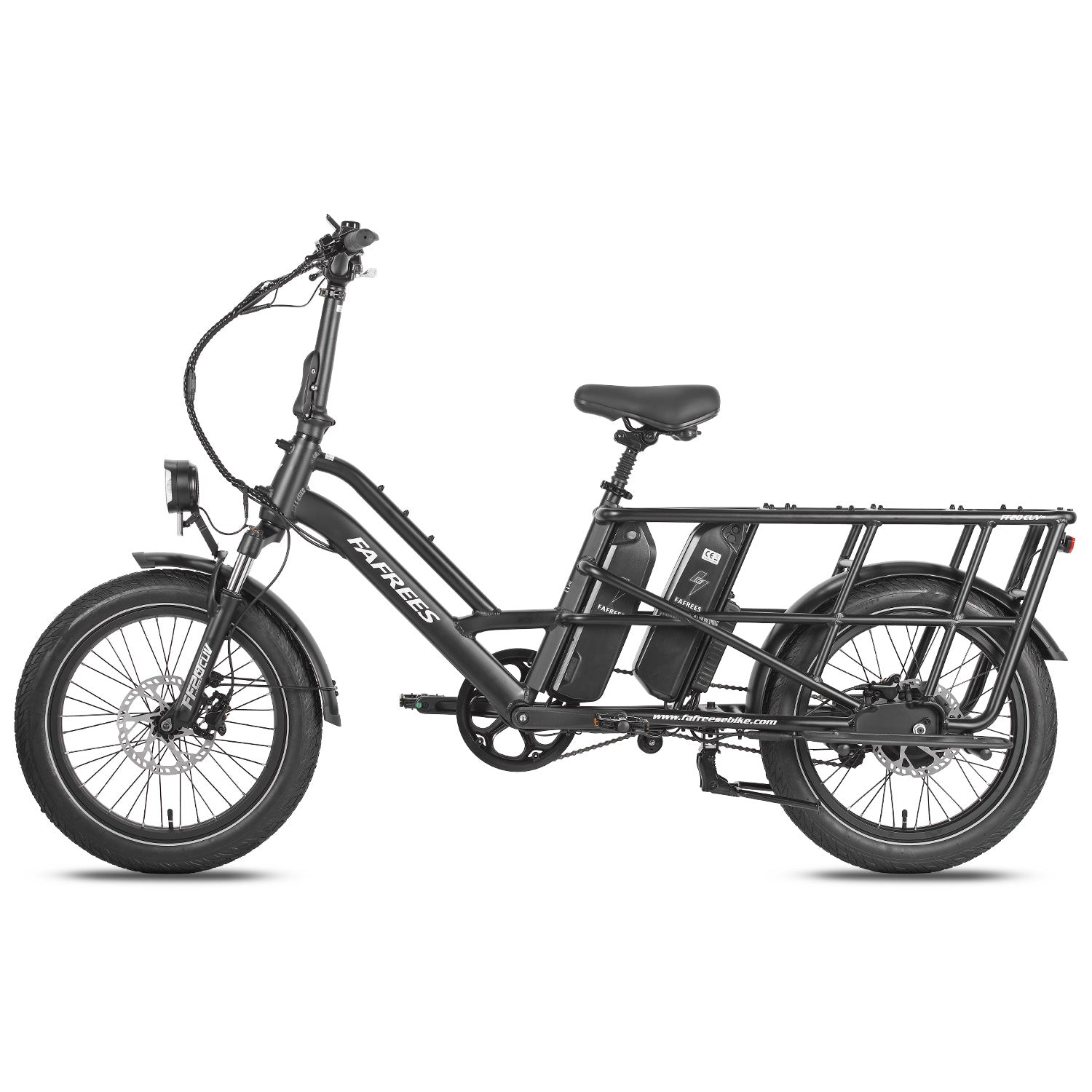 Schwarzes Elektrofahrrad mit Gepäckträger, Akku und Scheinwerfer. Markenname 'FAFREES' auf dem Rahmen sichtbar. Räder mit Scheibenbremsen.