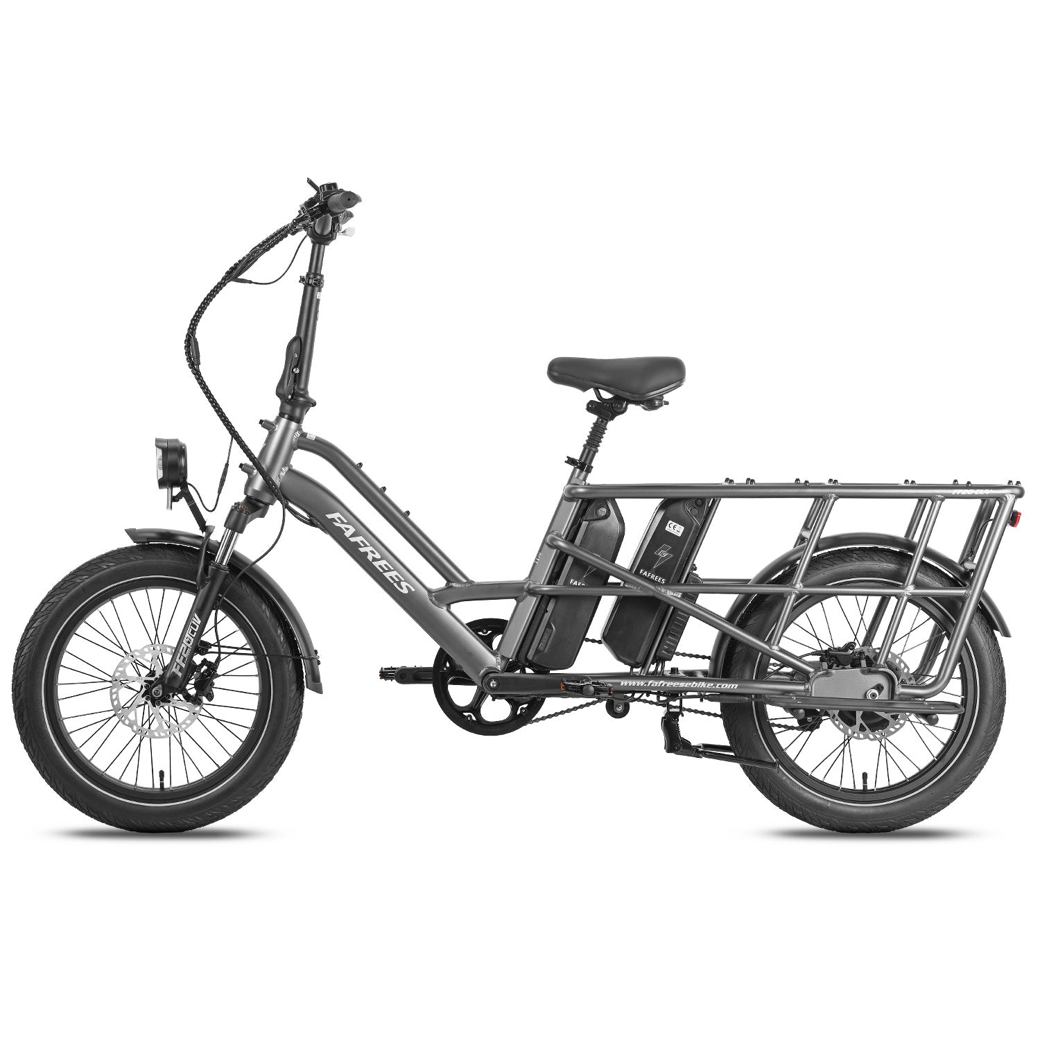 Graues elektrisches Lastenfahrrad. Es hat einen großen Heckträger, einen schwarzen Sitz und einen Akku. Der Markenname "Fafrees" ist sichtbar.