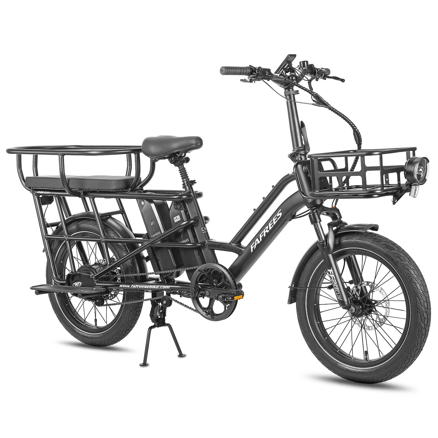 Schwarzes Elektrofahrrad mit Korb und Gepäckträger. Es hat dicke Reifen, einen Akku, und der Markenname 'FAFREES' ist sichtbar.