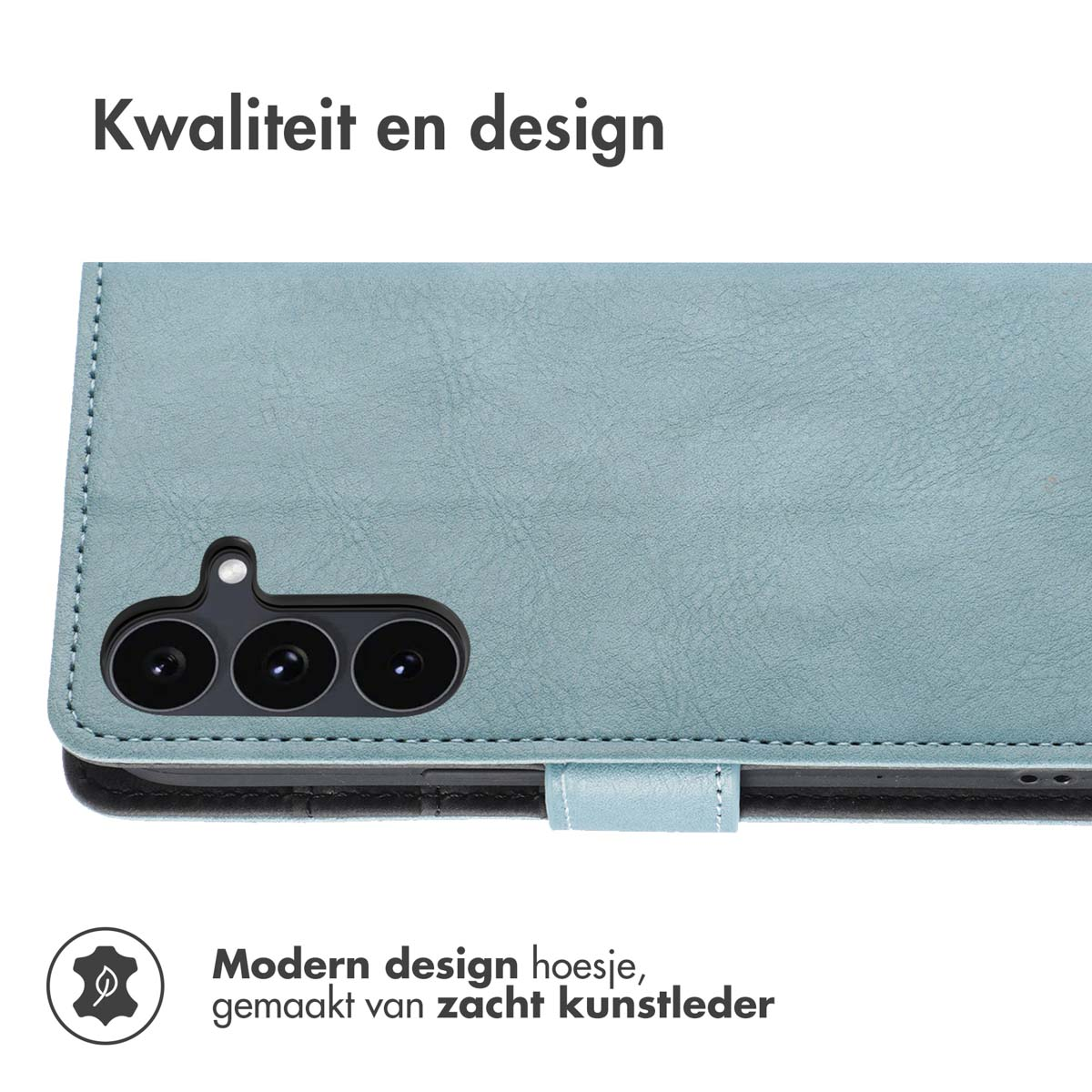 Gros plan sur un étui de téléphone bleu avec une découpe pour l'appareil photo. Texte : 'Kwaliteit en design' et 'Modern design hoesje, gemaakt van zacht kunstleder'.